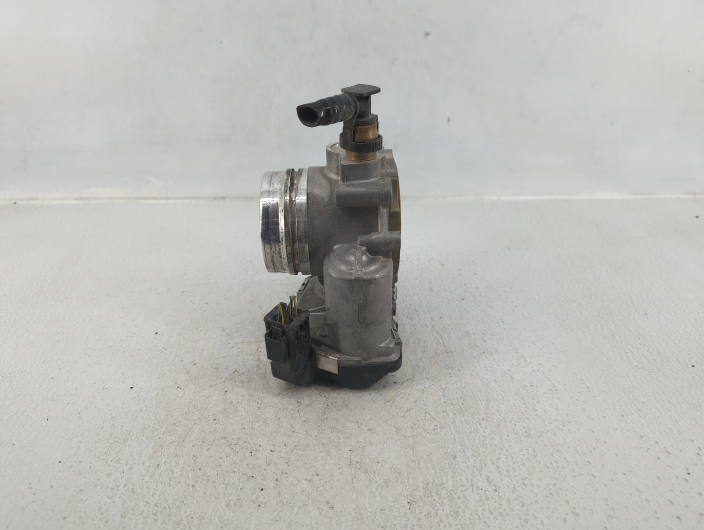 2012-2018 Bmw 320i Throttle Body P/N:1354 7588625 Fits Fits 2012 2013 2014 2015 2016 2017 2018 OEM Used Auto Parts - Oemused
