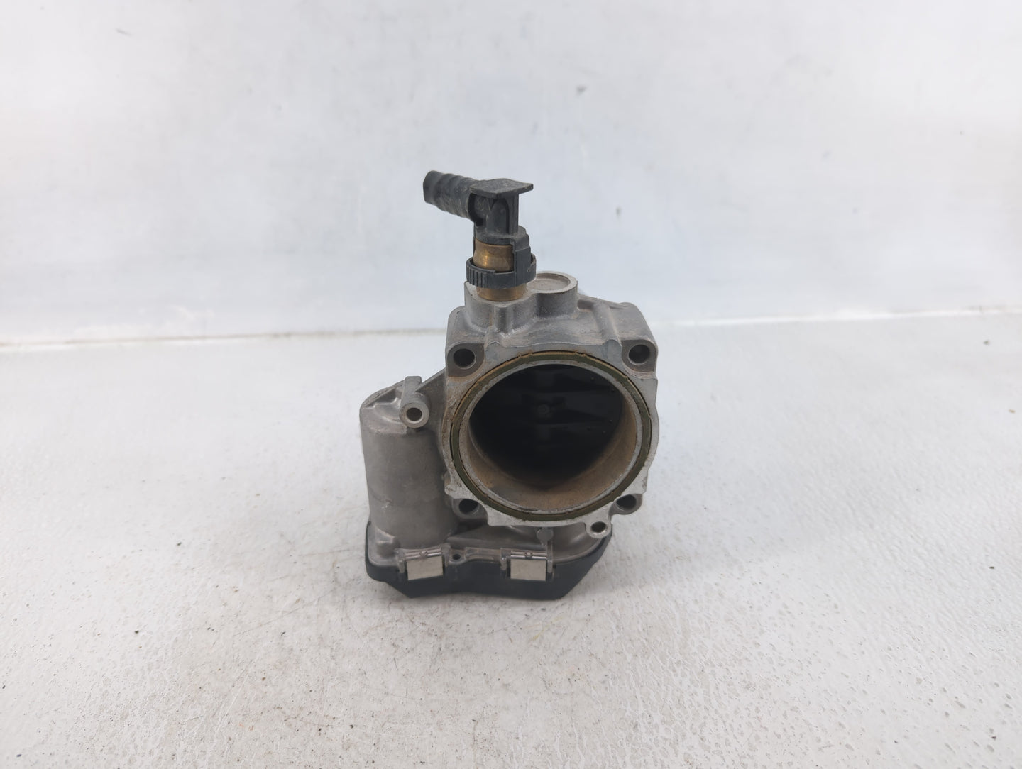 2012-2018 Bmw 320i Throttle Body P/N:1354 7588625 Fits Fits 2012 2013 2014 2015 2016 2017 2018 OEM Used Auto Parts - Oemused