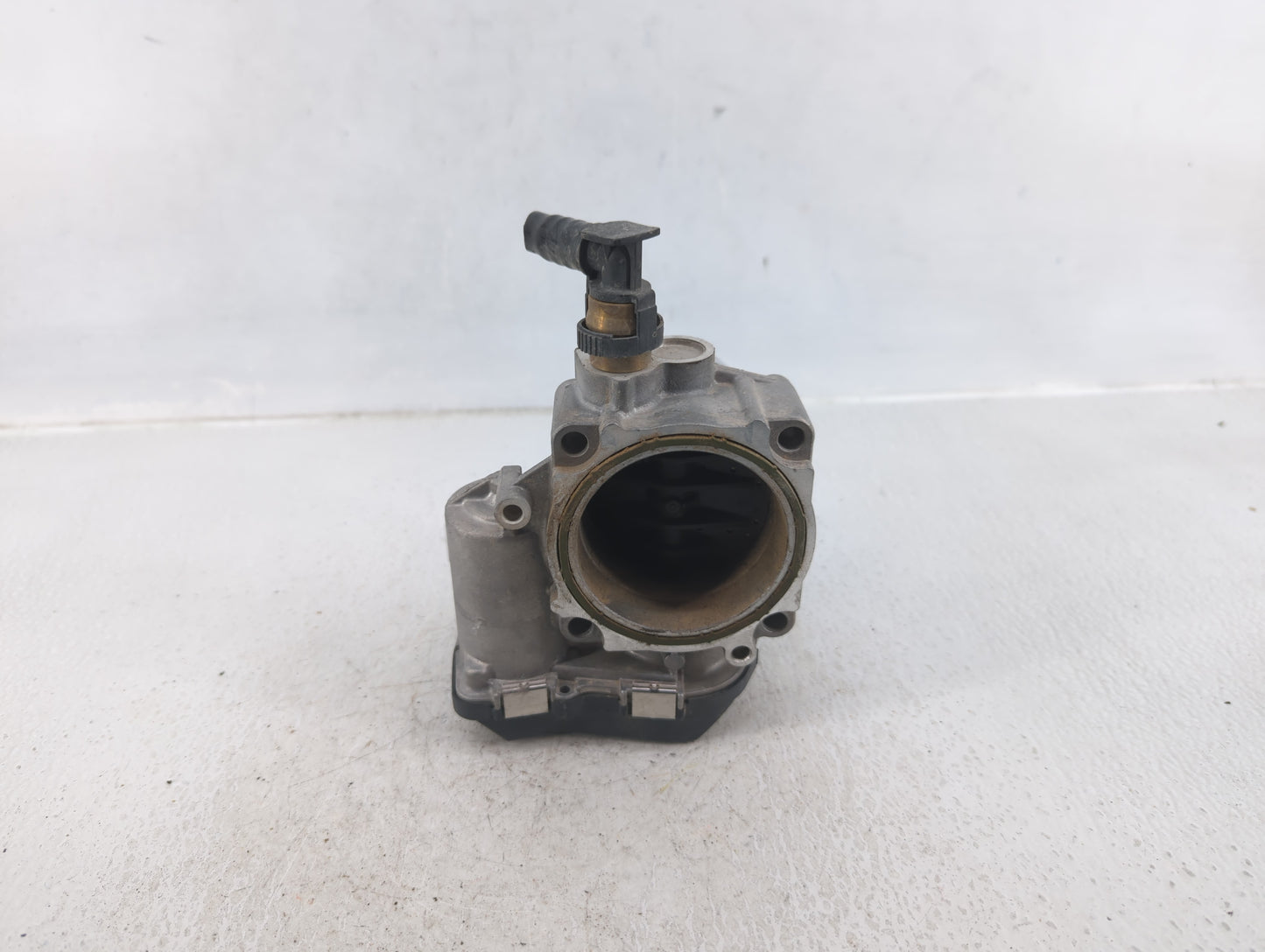 2012-2018 Bmw 320i Throttle Body P/N:1354 7588625 Fits Fits 2012 2013 2014 2015 2016 2017 2018 OEM Used Auto Parts - Oemused