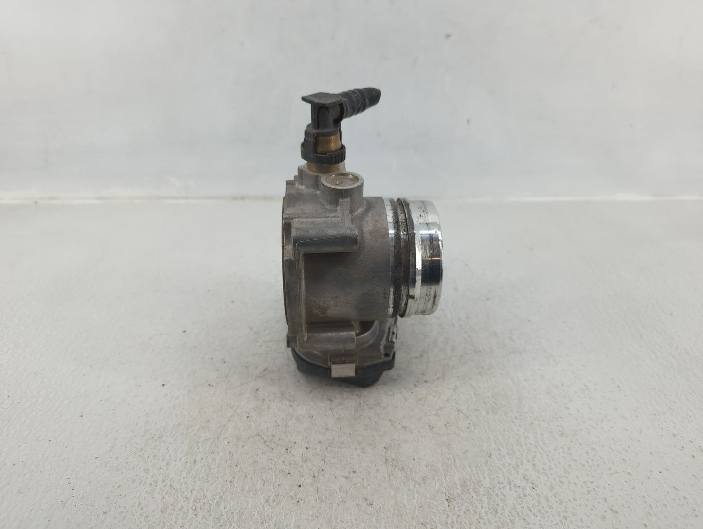 2012-2018 Bmw 320i Throttle Body P/N:1354 7588625 Fits Fits 2012 2013 2014 2015 2016 2017 2018 OEM Used Auto Parts - Oemused