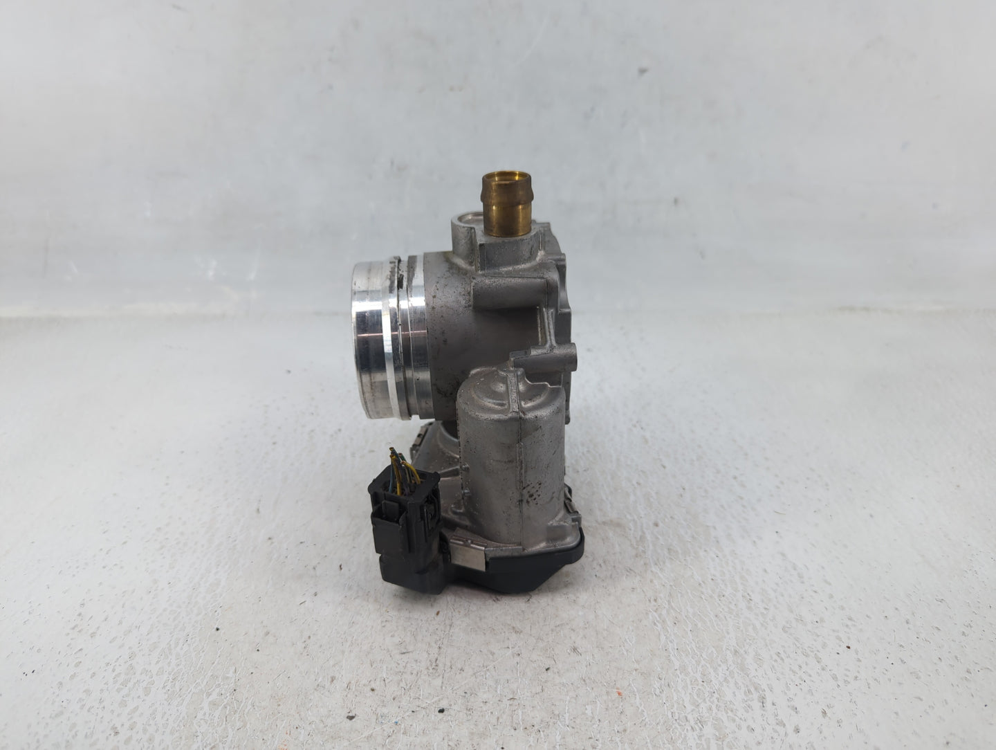 2012-2018 Bmw 320i Throttle Body P/N:A0C83786800 1354 7588625-04 Fits Fits 2012 2013 2014 2015 2016 2017 2018 OEM Used Auto 