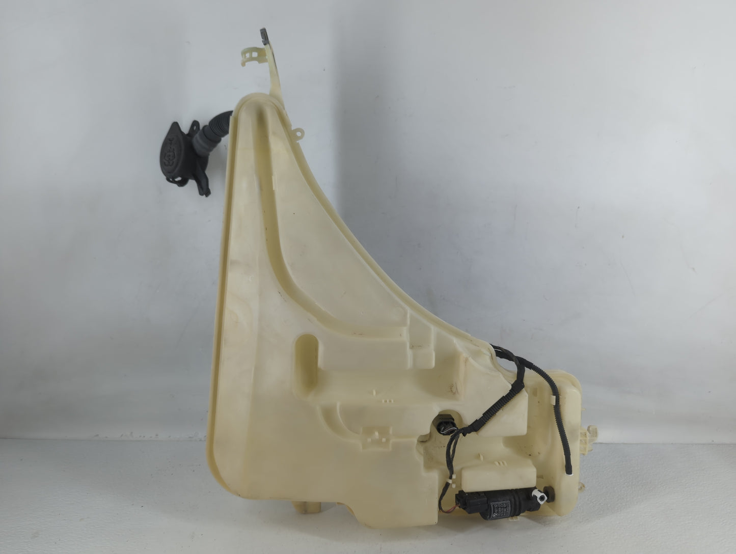 2015 Bmw 320i Windshield Washer Fluid Reservoir Bottle Oem - Oemusedautoparts1.com