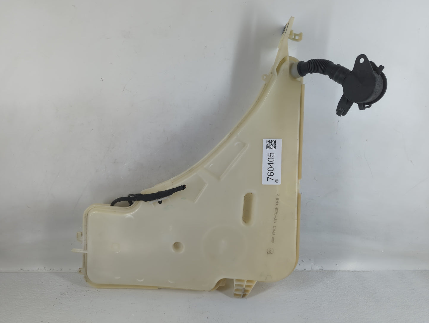 2015 Bmw 320i Windshield Washer Fluid Reservoir Bottle Oem - Oemusedautoparts1.com