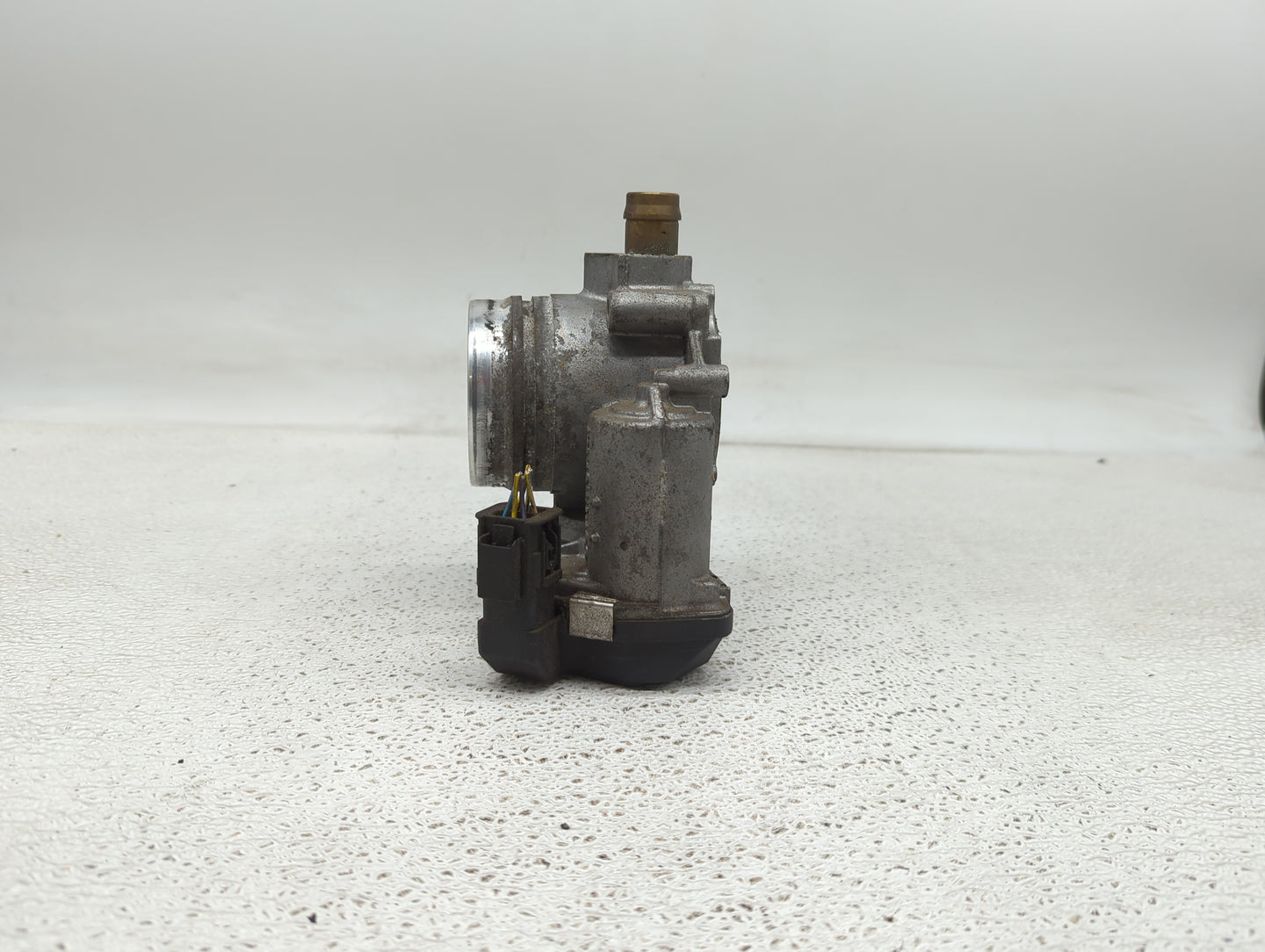2012-2016 Bmw 328i Throttle Body P/N:7588625-04 A2C83786800 Fits Fits 2012 2013 2014 2015 2016 2017 2018 OEM Used Auto Parts