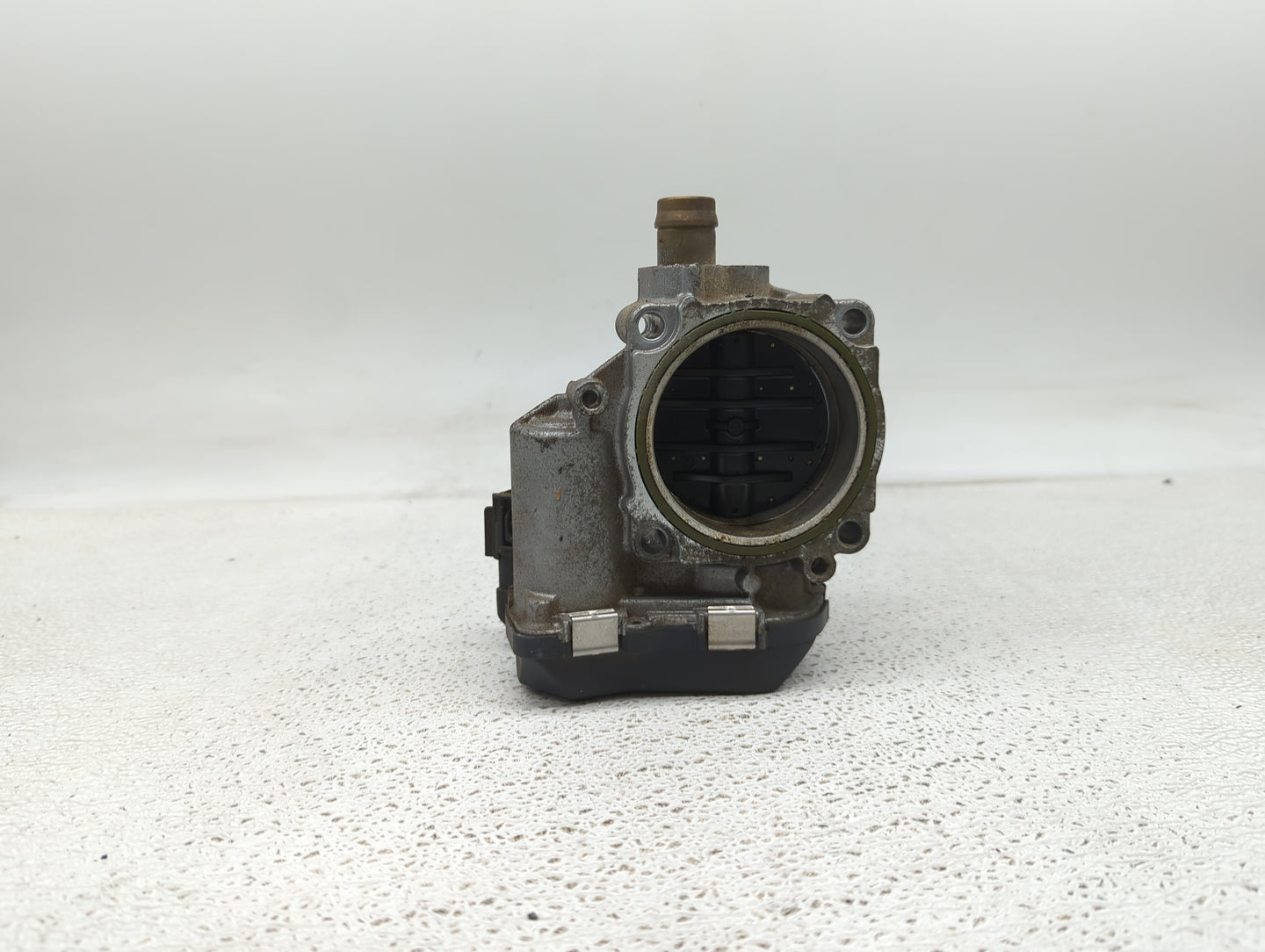 2012-2016 Bmw 328i Throttle Body P/N:7588625-04 A2C83786800 Fits Fits 2012 2013 2014 2015 2016 2017 2018 OEM Used Auto Parts