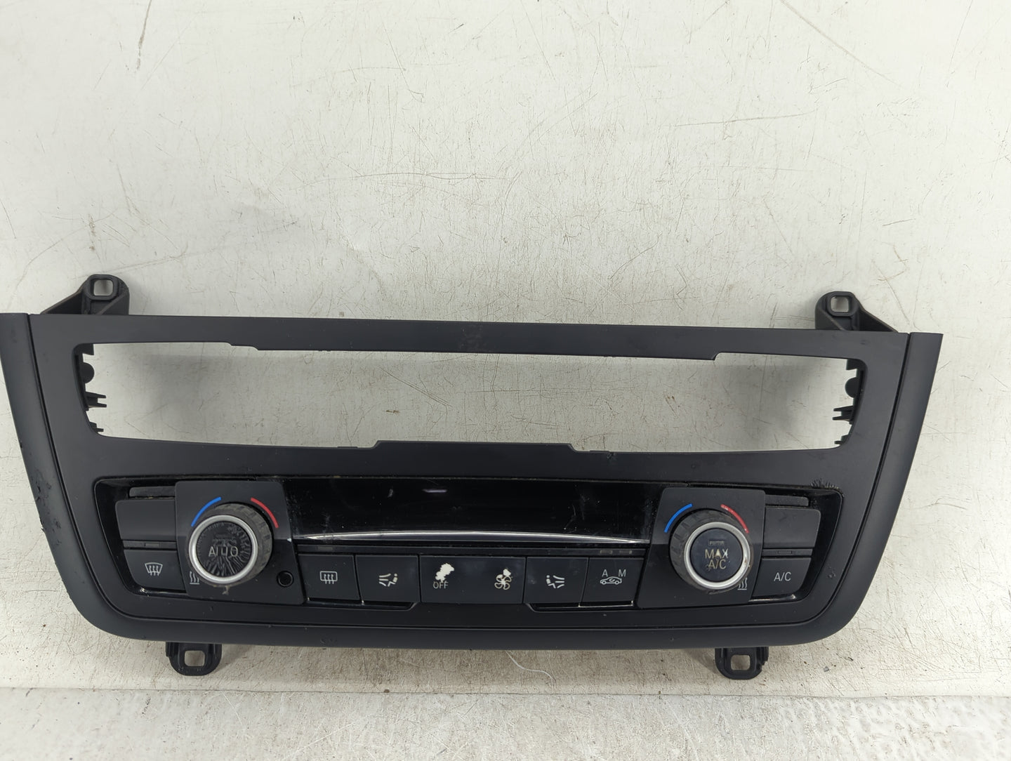 2015 Bmw 328i Climate Control Module Temperature AC/Heater Replacement Fits OEM Used Auto Parts - Oemusedautoparts1.com