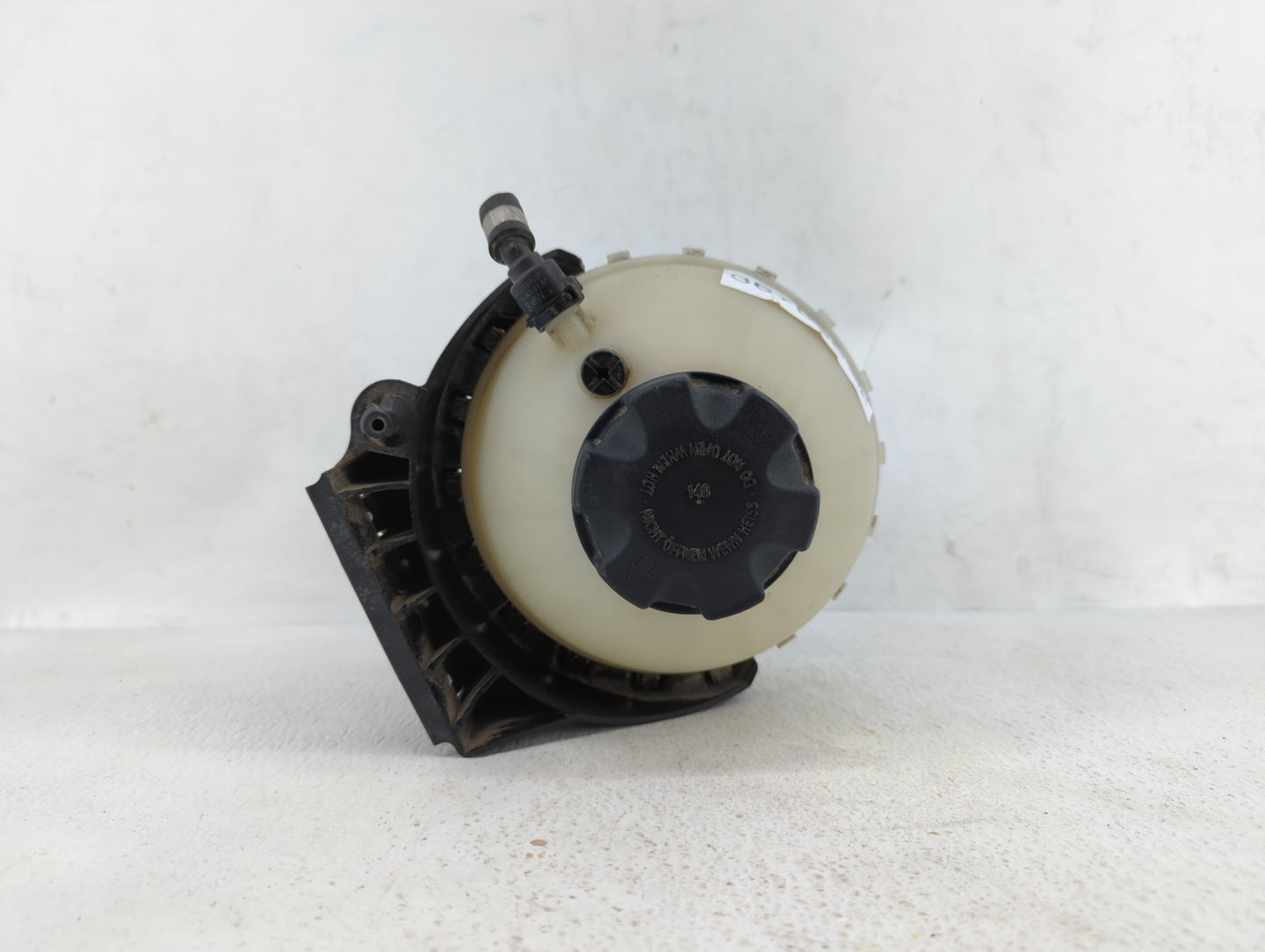 2012-2016 Bmw 328i Radiator Coolant Overflow Expansion Tank Bottle 367636 - Oemusedautoparts1.com