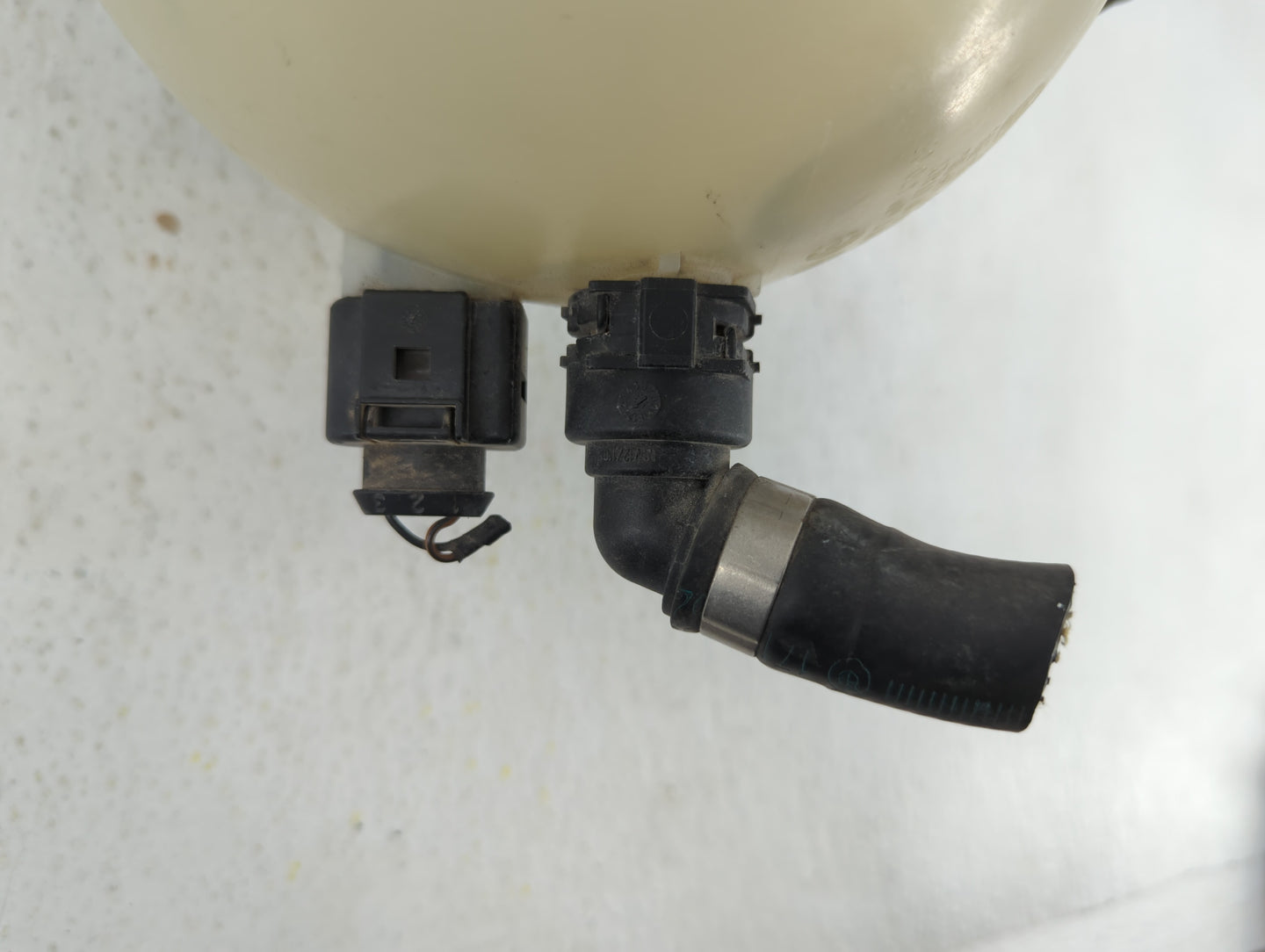 2012-2016 Bmw 328i Radiator Coolant Overflow Expansion Tank Bottle - Oemusedautoparts1.com
