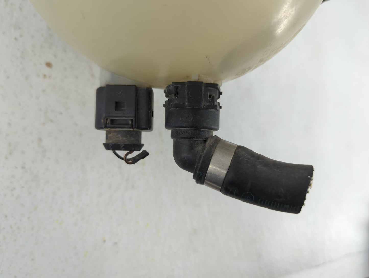 2012-2016 Bmw 328i Radiator Coolant Overflow Expansion Tank Bottle 367636 - Oemusedautoparts1.com