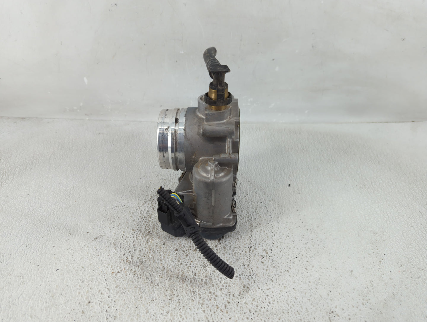 2012-2016 Bmw 528i Throttle Body P/N:A2C53355204 Fits Fits 2012 2013 2014 2015 2016 2017 2018 OEM Used Auto Parts - Oemuseda