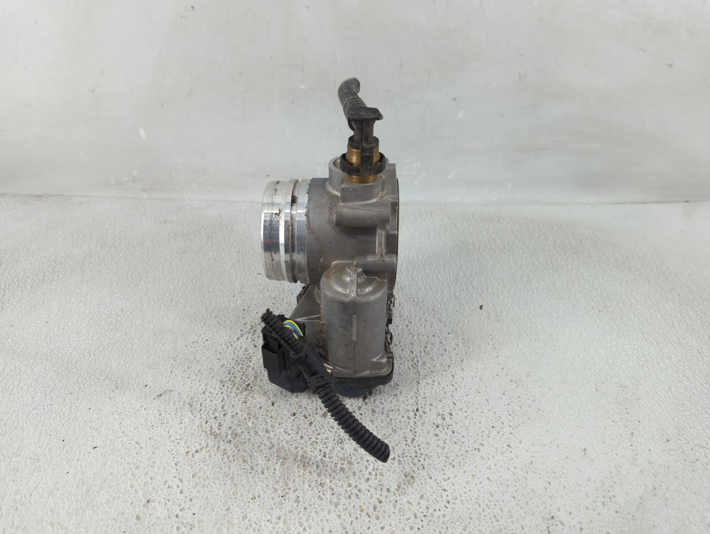 2012-2016 Bmw 528i Throttle Body P/N:A2C53355204 Fits Fits 2012 2013 2014 2015 2016 2017 2018 OEM Used Auto Parts - Oemuseda