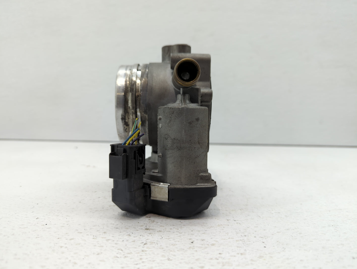 2010-2017 Bmw 535i Throttle Body P/N:1354 7597871-01 1354 7597871-03 Fits OEM Used Auto Parts - Oemusedautoparts1.com