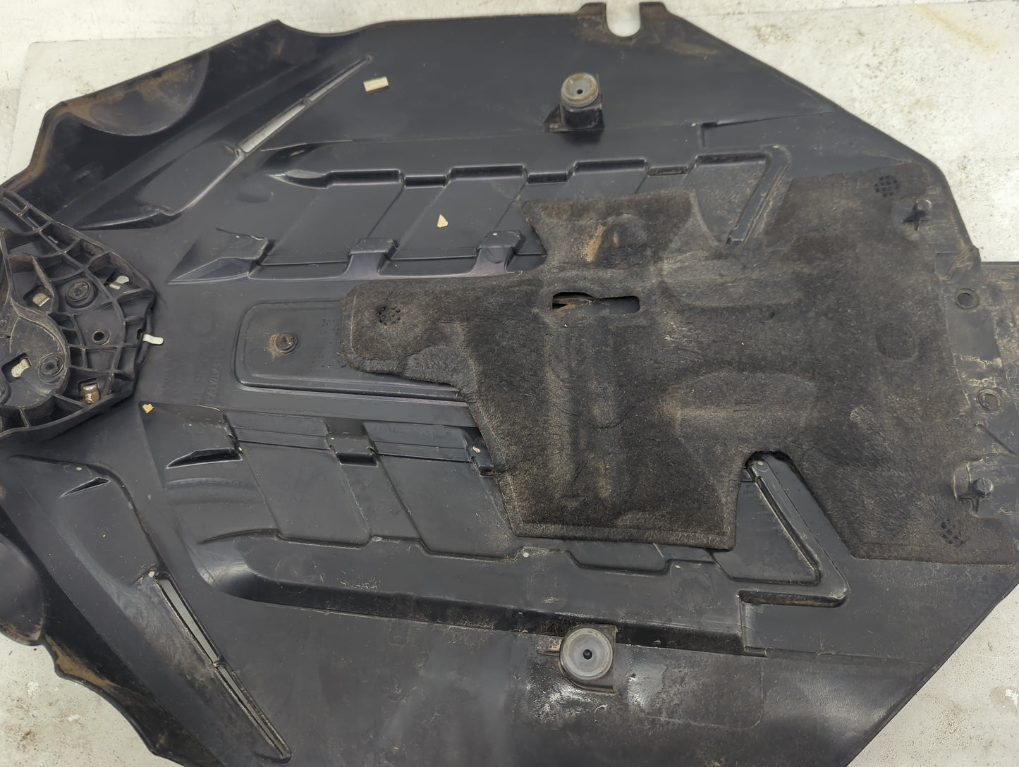 2015 Bmw 750i Engine Cover - Oemusedautoparts1.com