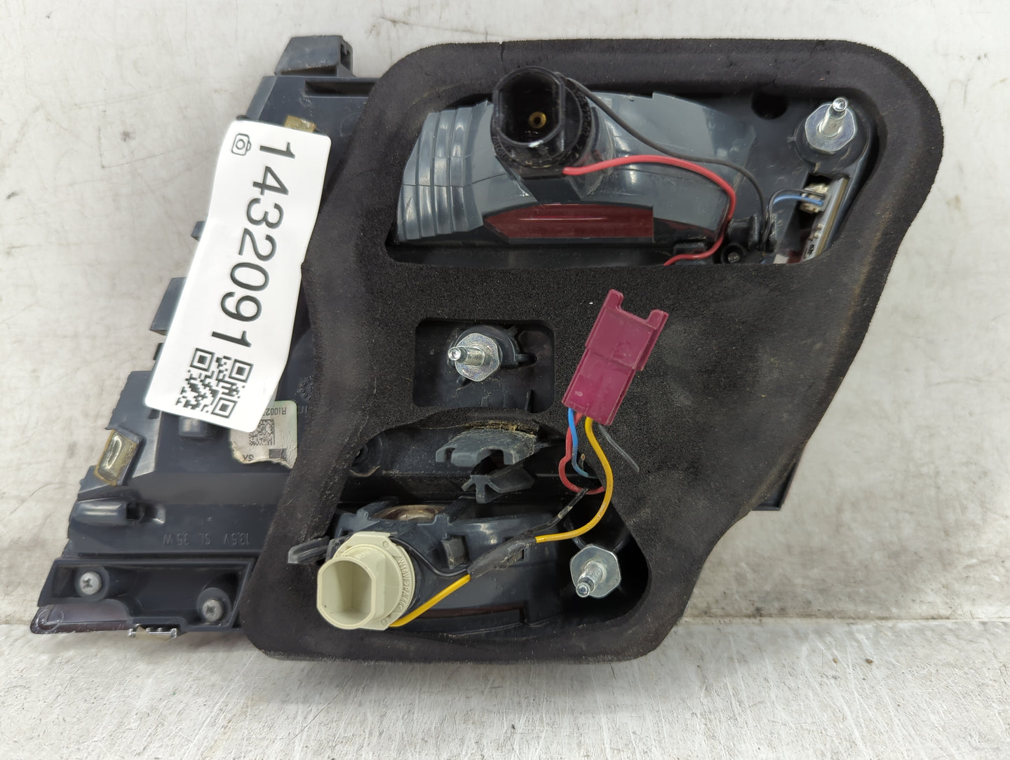 2015 Bmw 750i Tail Light Assembly Passenger Right OEM P/N:7300271 Fits OEM Used Auto Parts - Oemusedautoparts1.com