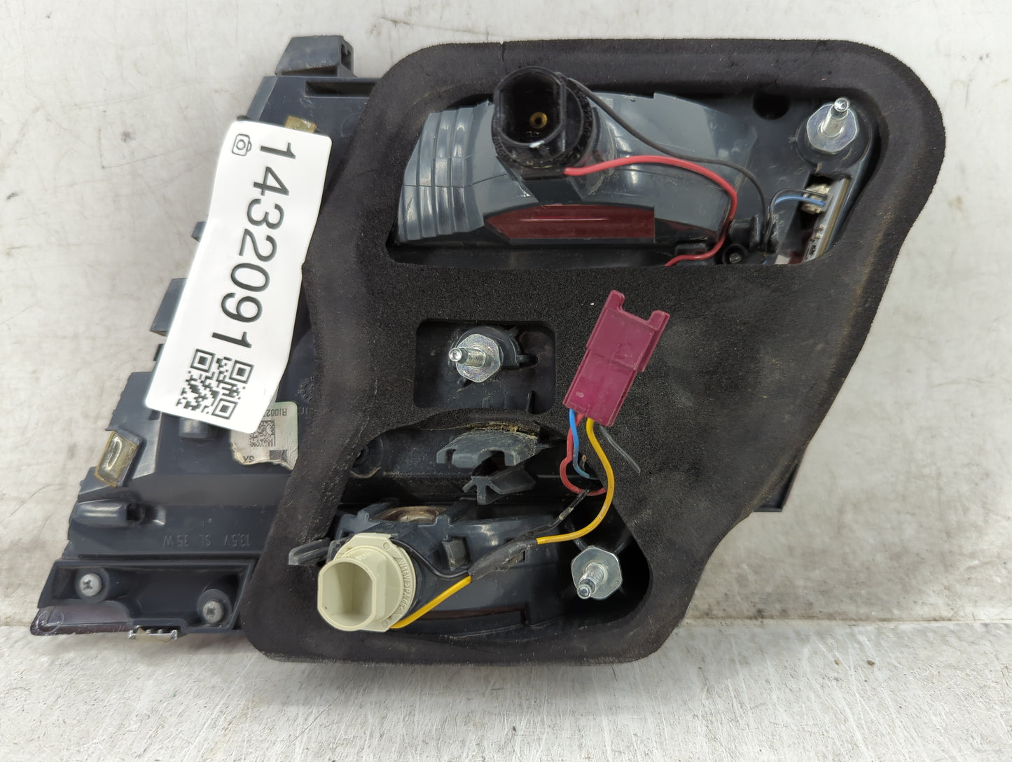 2015 Bmw 750i Tail Light Assembly Passenger Right OEM P/N:7300271 Fits OEM Used Auto Parts - Oemusedautoparts1.com