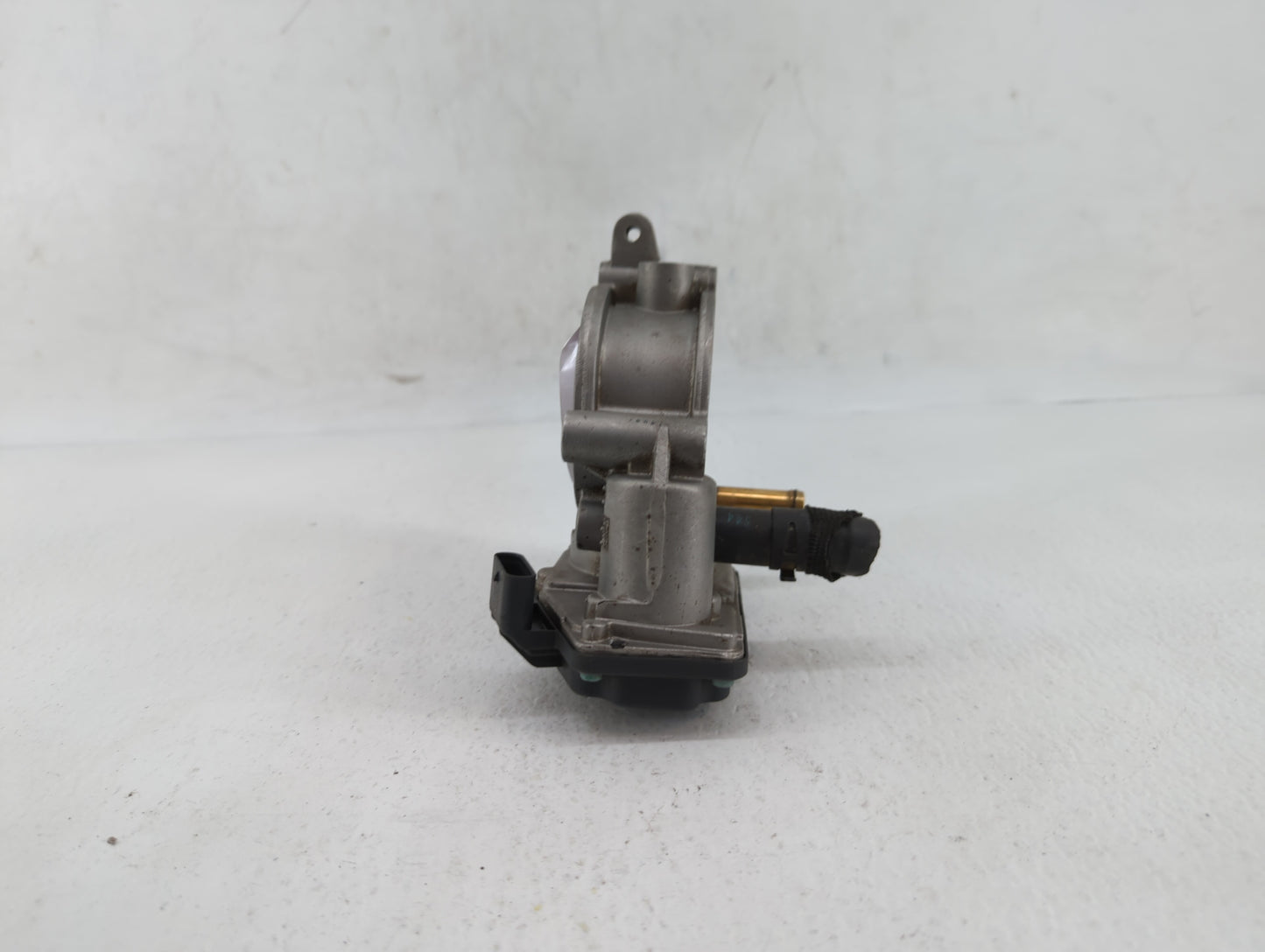 2014-2019 Bmw I8 Throttle Body P/N:A2C82681600 7 629 908 Fits Fits 2014 2015 2016 2017 2019 OEM Used Auto Parts - Oemusedaut