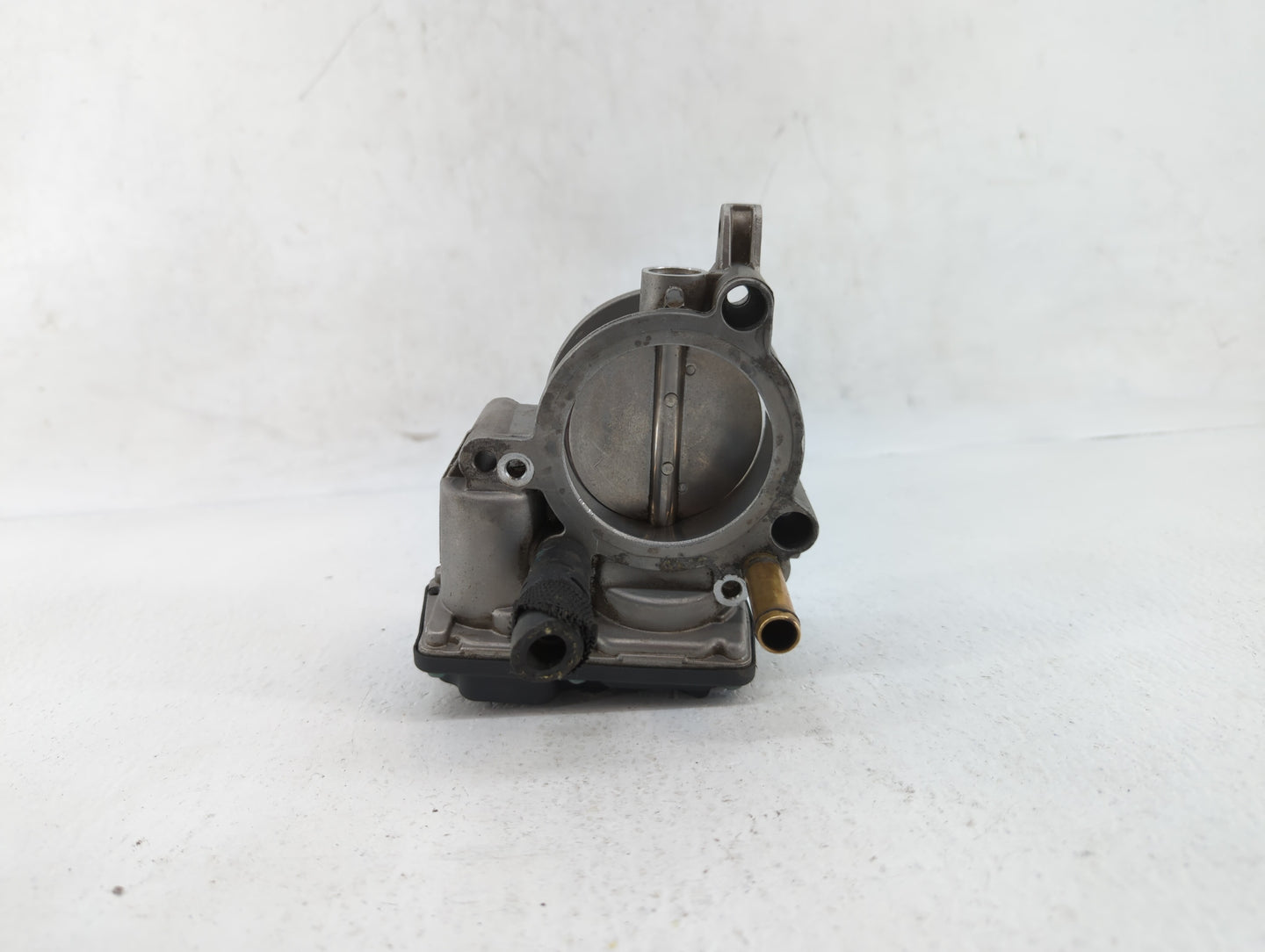 2014-2019 Bmw I8 Throttle Body P/N:A2C82681600 7 629 908 Fits Fits 2014 2015 2016 2017 2019 OEM Used Auto Parts - Oemusedaut