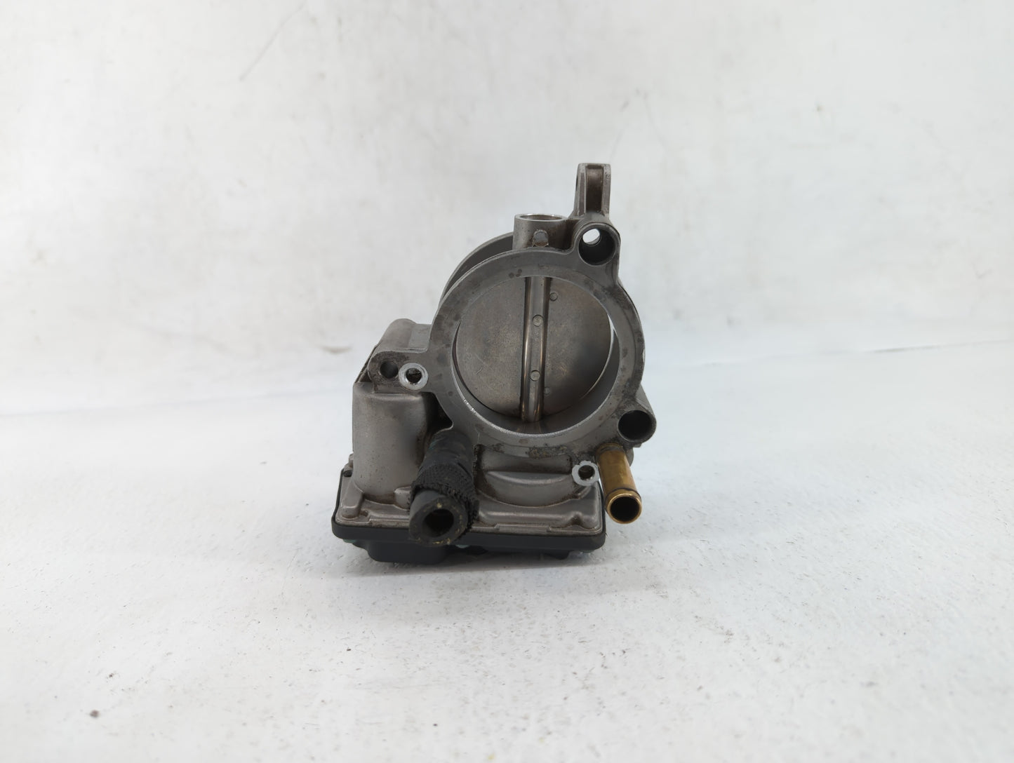 2014-2019 Bmw I8 Throttle Body P/N:A2C82681600 7 629 908 Fits Fits 2014 2015 2016 2017 2019 OEM Used Auto Parts - Oemusedaut