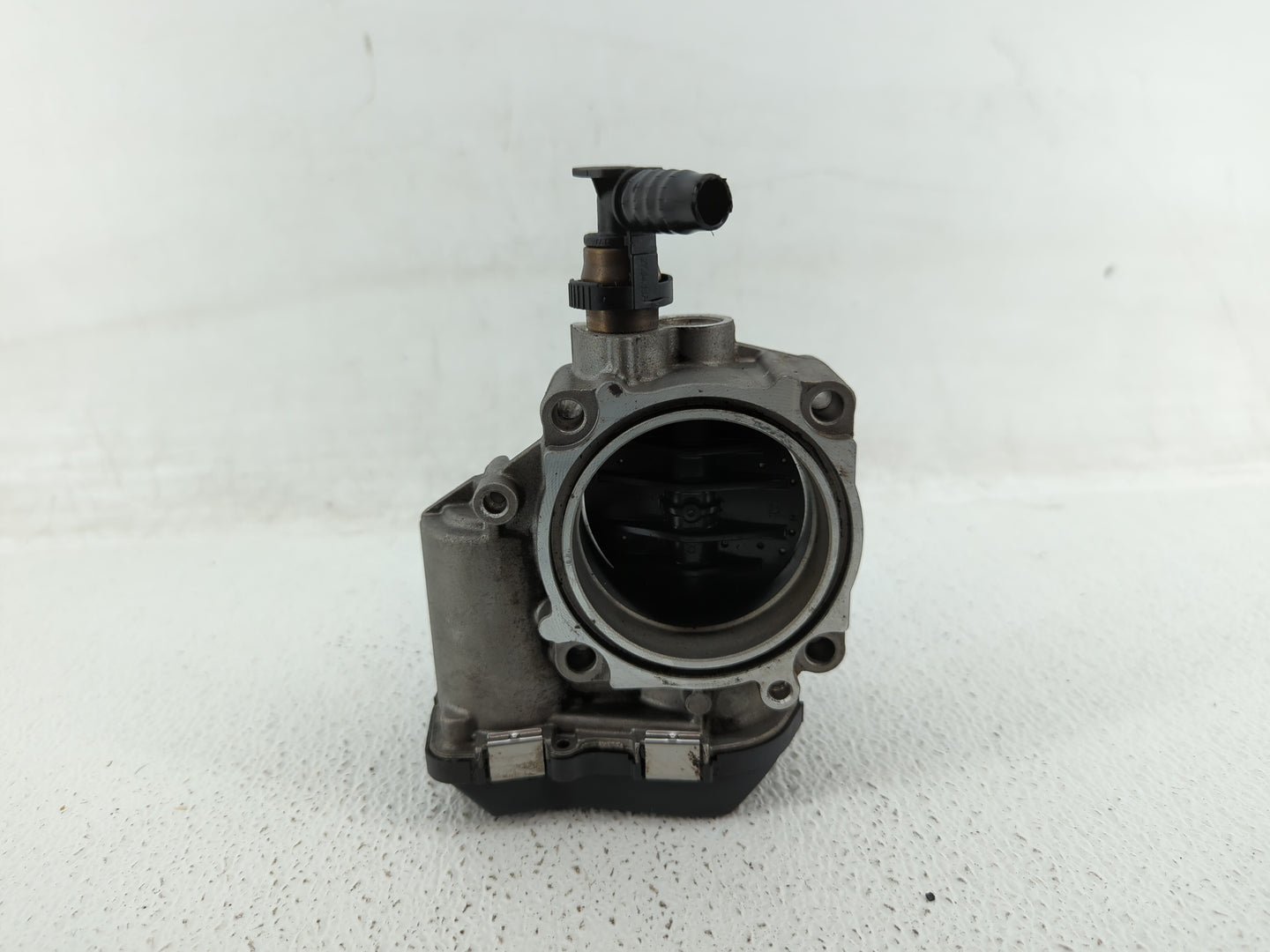 2012-2015 Bmw X1 Throttle Body P/N:1354 7588625-03 1354 7588625 Fits Fits 2012 2013 2014 2015 2016 2017 2018 OEM Used Auto P
