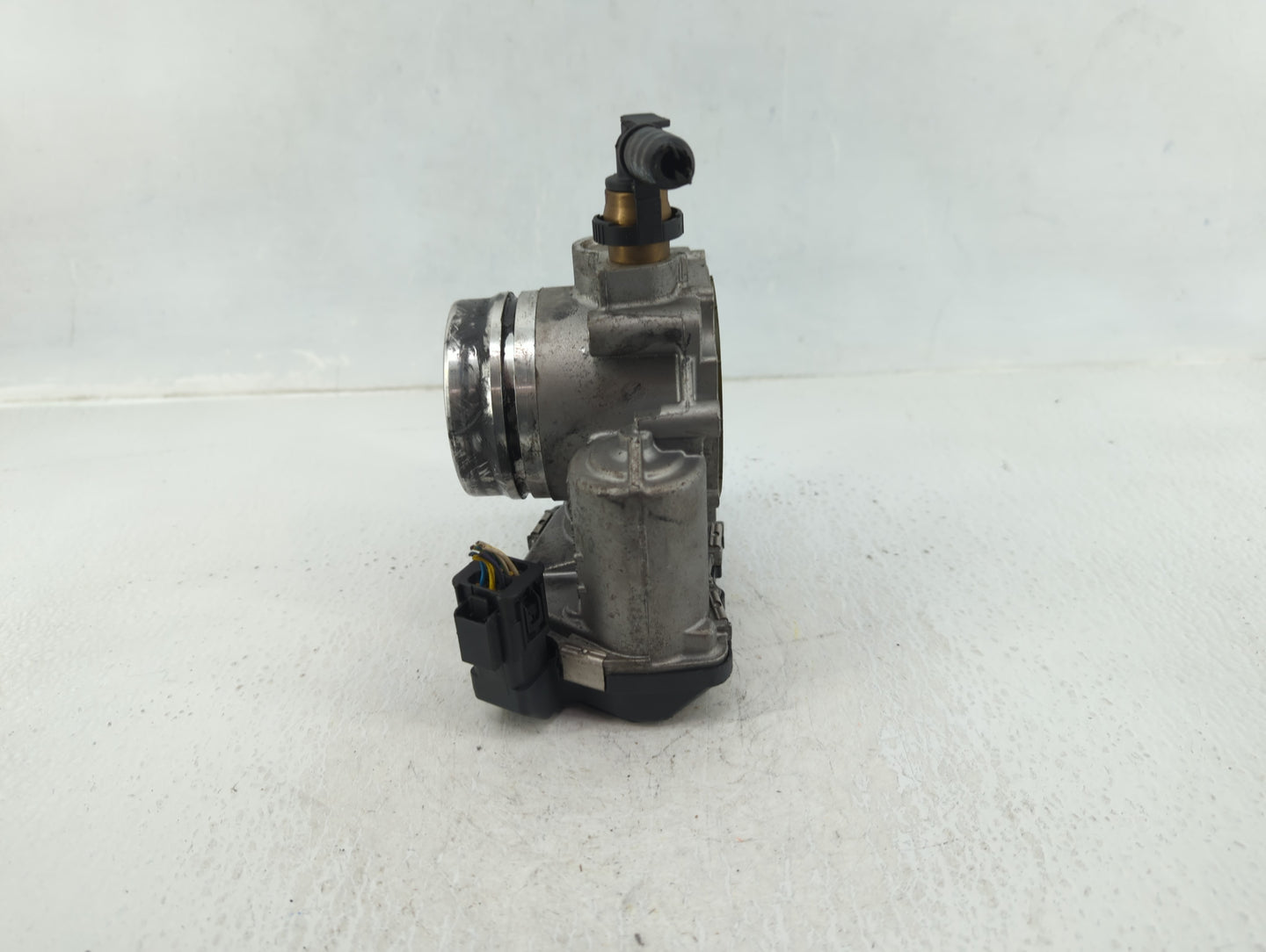2013-2015 Bmw X1 Throttle Body P/N:83786800 Fits Fits 2010 2011 2012 2013 2014 2015 2016 2017 2018 2019 2020 OEM Used Auto P