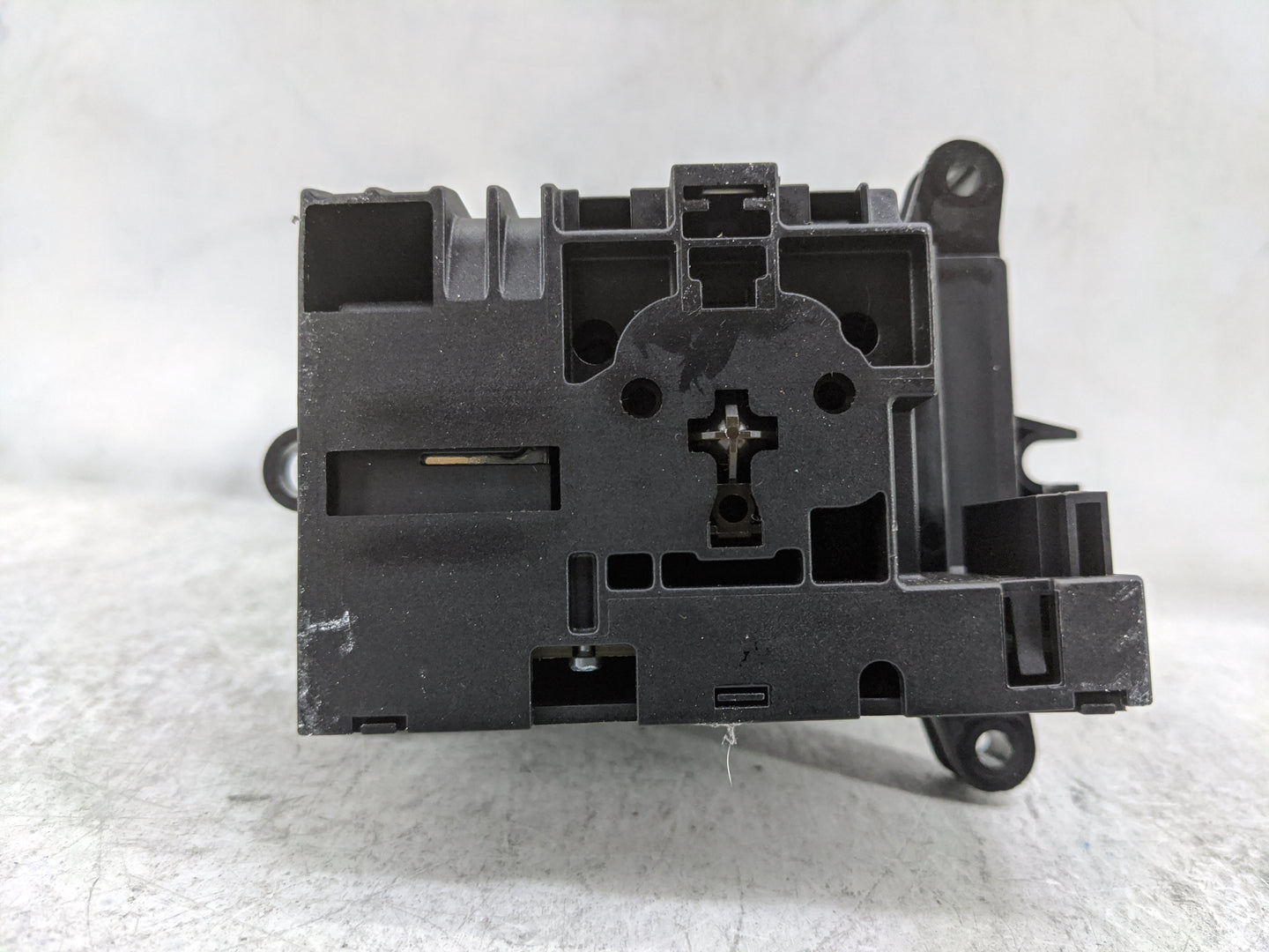 2015 Bmw X5 Floor Console Assembly Shifter Black - Oemusedautoparts1.com