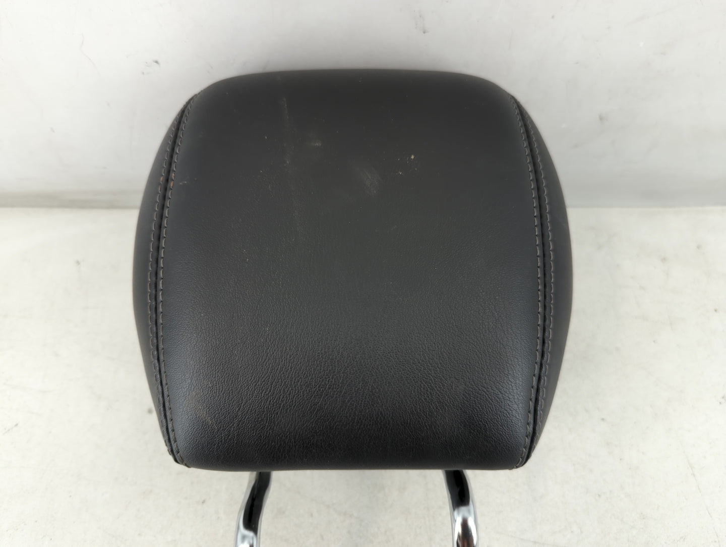 2014-2017 Buick Enclave Headrest Head Rest Front Driver Passenger Seat Fits Fits 2014 2015 2016 2017 OEM Used Auto Parts - O