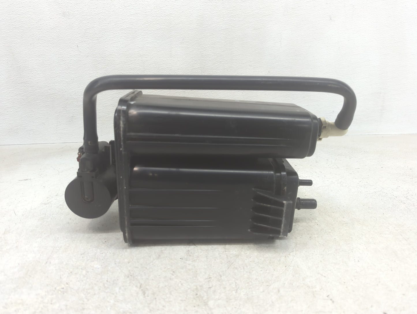 2015 Buick Enclave Fuel Vapor Charcoal Canister 1392338 - Oemusedautoparts1.com