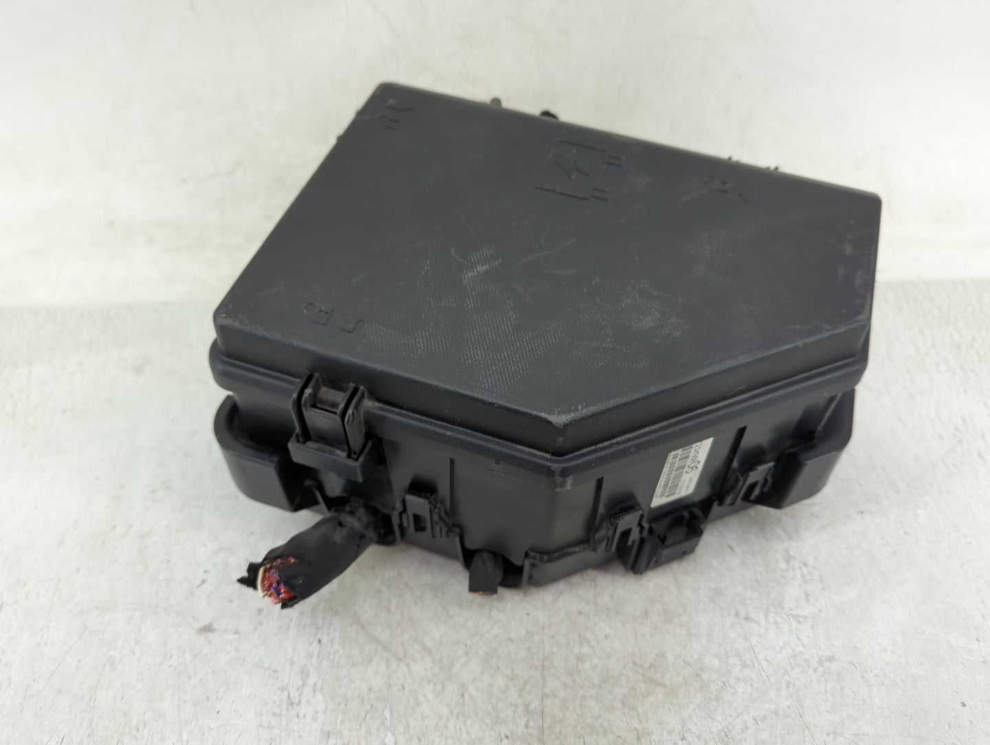 2015-2017 Buick Enclave Fusebox Fuse Box Panel Relay Module P/N:15927722 P23436806 Fits Fits 2015 2016 2017 OEM Used Auto Pa