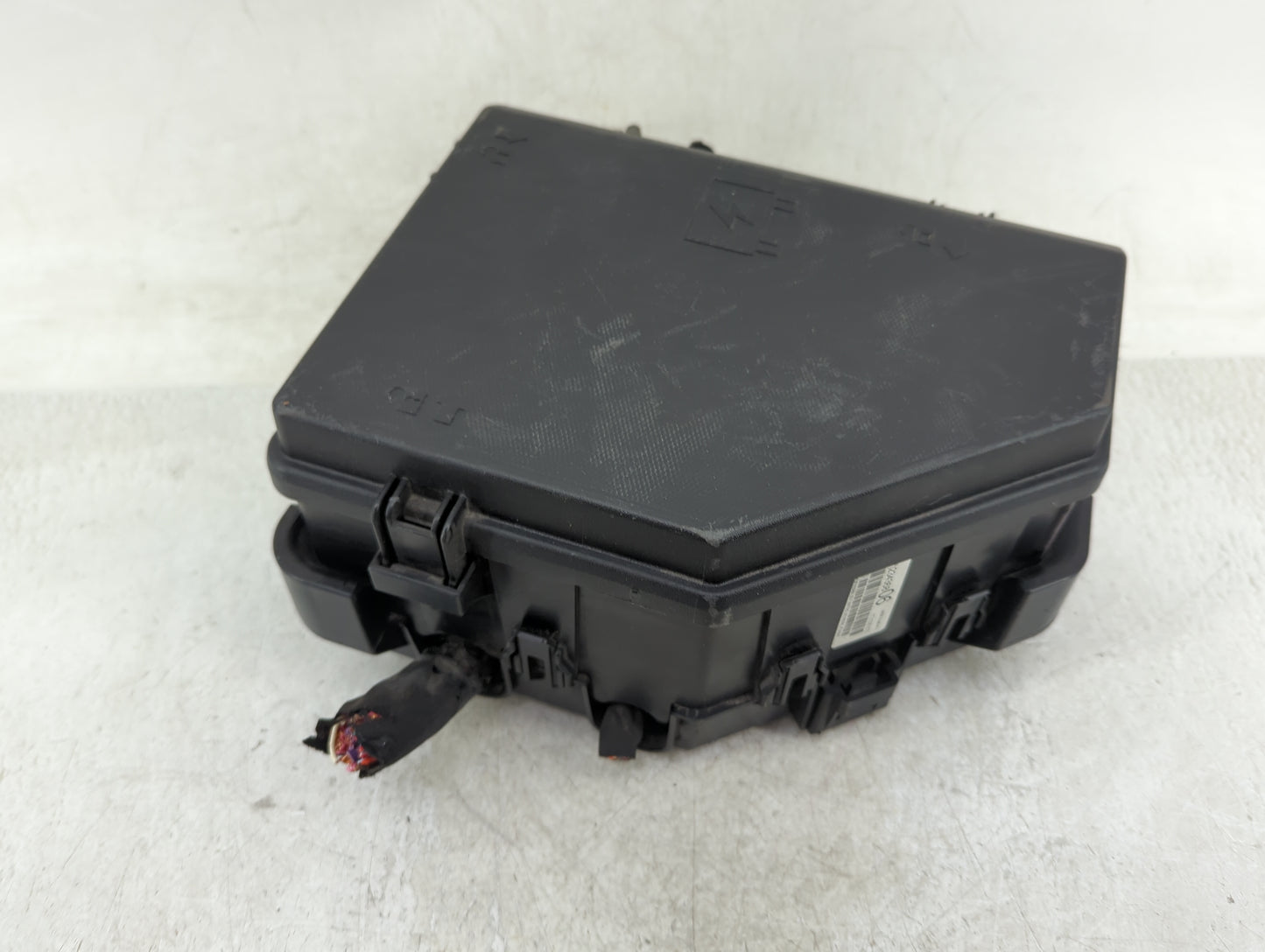 2015-2017 Buick Enclave Fusebox Fuse Box Panel Relay Module P/N:15927722 P23436806 Fits Fits 2015 2016 2017 OEM Used Auto Pa