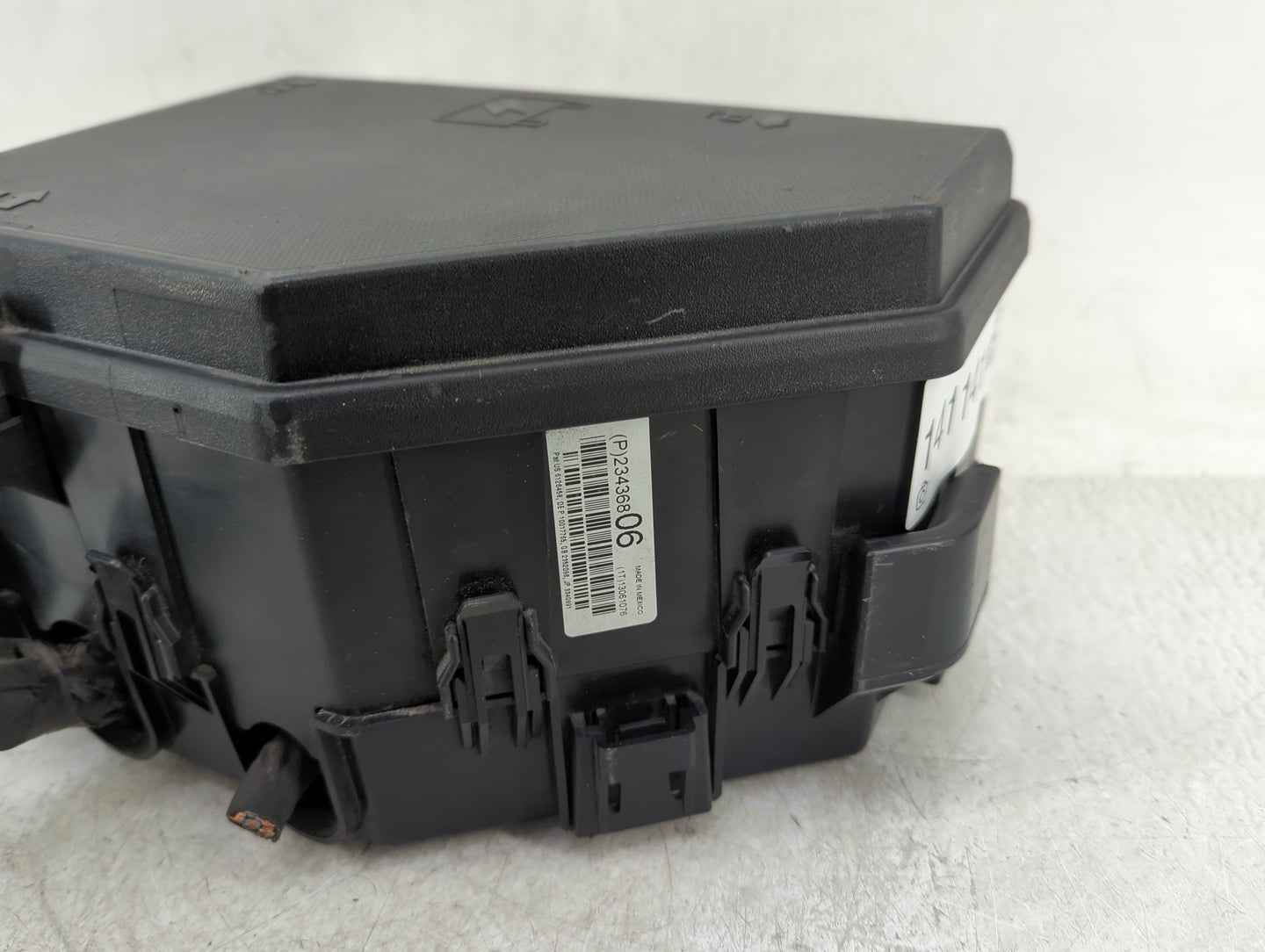 2015-2017 Buick Enclave Fusebox Fuse Box Panel Relay Module P/N:15927722 P23436806 Fits Fits 2015 2016 2017 OEM Used Auto Pa