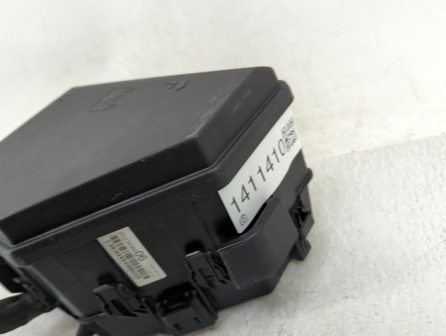 2015-2017 Buick Enclave Fusebox Fuse Box Panel Relay Module P/N:15927722 P23436806 Fits Fits 2015 2016 2017 OEM Used Auto Pa