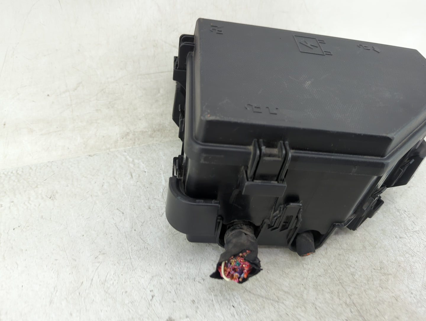 2015-2017 Buick Enclave Fusebox Fuse Box Panel Relay Module P/N:15927722 P23436806 Fits Fits 2015 2016 2017 OEM Used Auto Pa