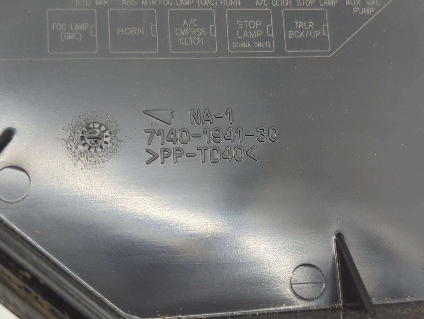 2015-2017 Buick Enclave Fusebox Fuse Box Panel Relay Module P/N:7140-1941-30 Fits Fits 2015 2016 2017 OEM Used Auto Parts - 