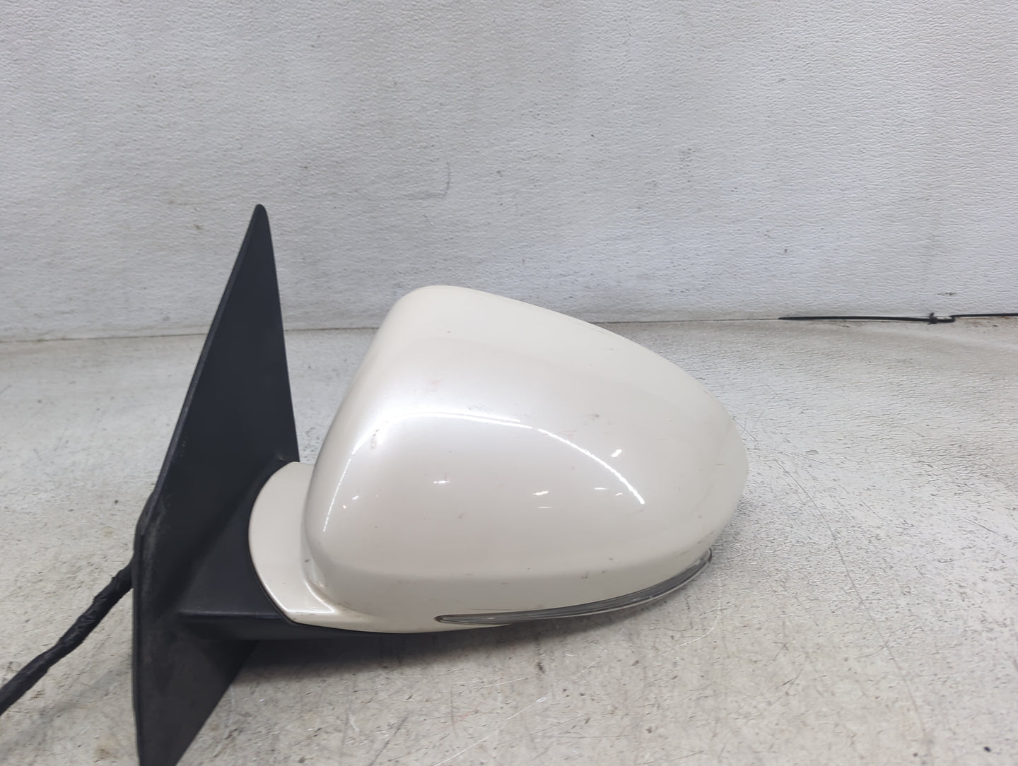 2013-2017 Buick Enclave Driver Left Side View Manual Door Mirror White - Oemusedautoparts1.com