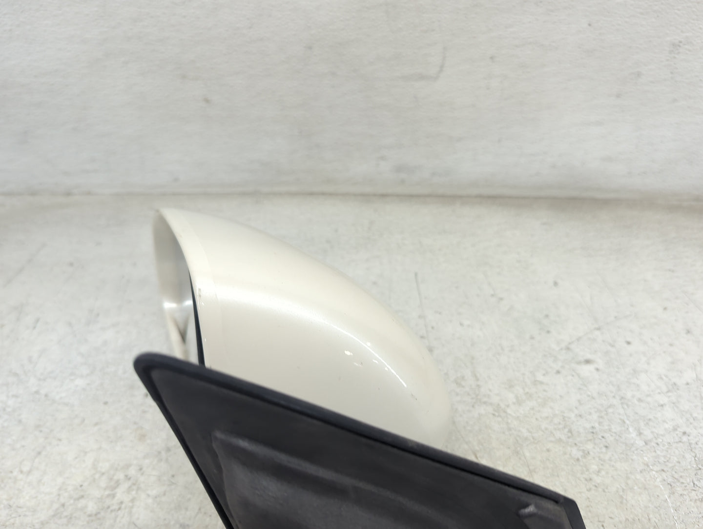 2013-2017 Buick Enclave Driver Left Side View Manual Door Mirror White - Oemusedautoparts1.com