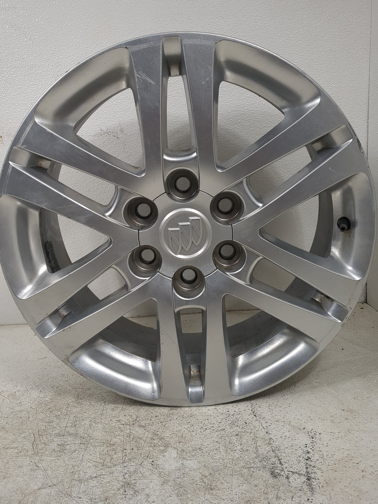 2015 Buick Enclave Oem Wheel Rim 5000471 - Oemusedautoparts1.com