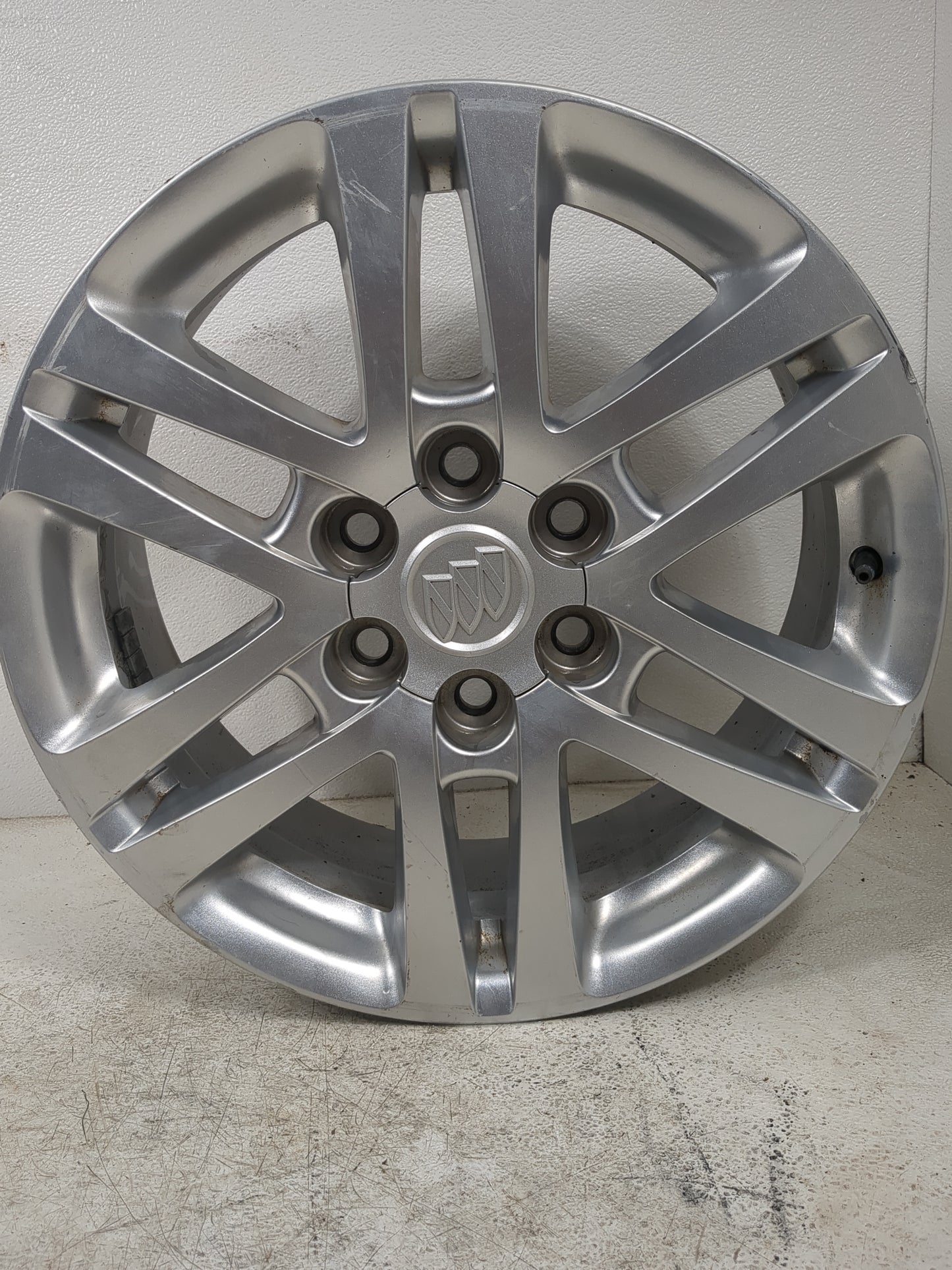 2015 Buick Enclave Oem Wheel Rim 5000471 - Oemusedautoparts1.com