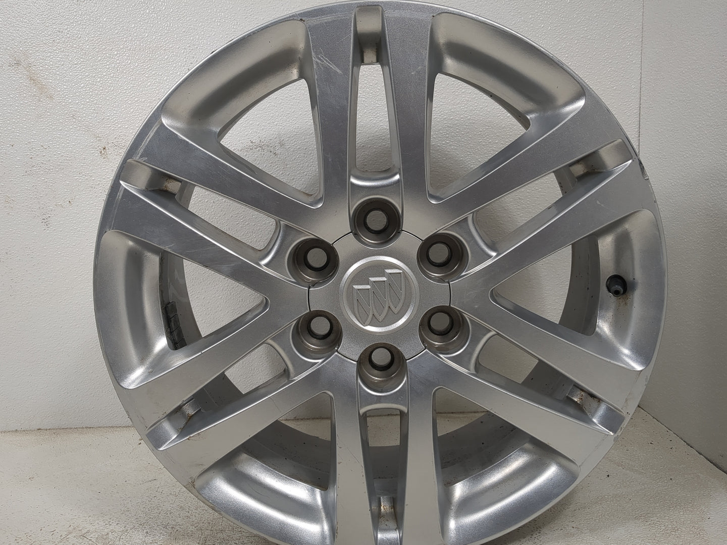 2015 Buick Enclave Oem Wheel Rim 5000471 - Oemusedautoparts1.com