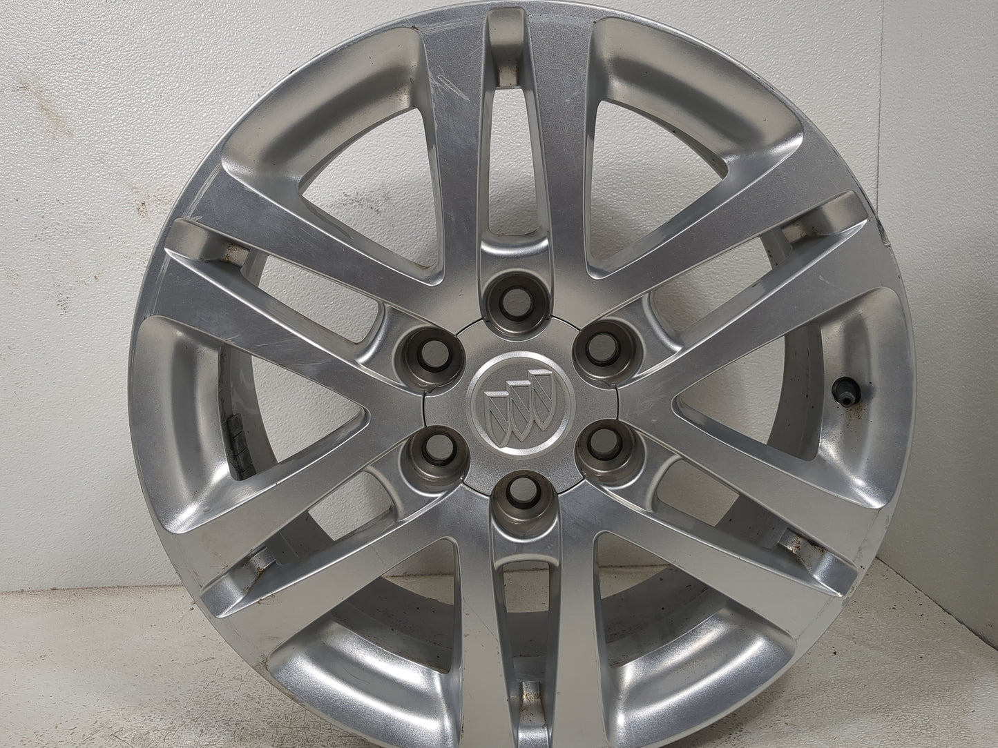 2015 Buick Enclave Oem Wheel Rim 5000471 - Oemusedautoparts1.com