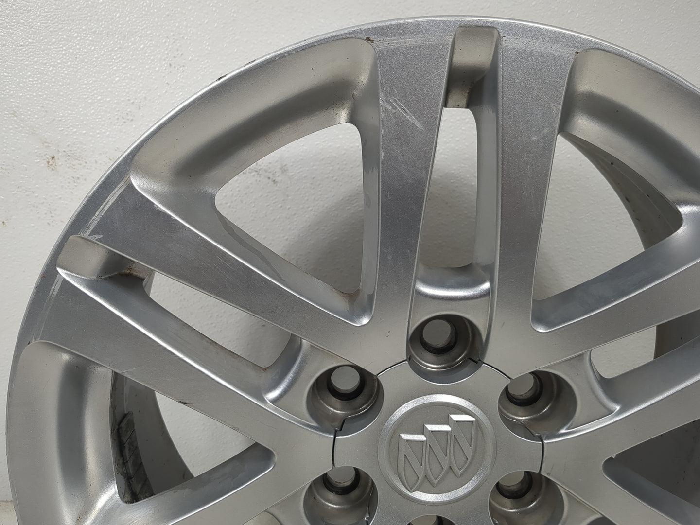 2015 Buick Enclave Oem Wheel Rim 5000471 - Oemusedautoparts1.com