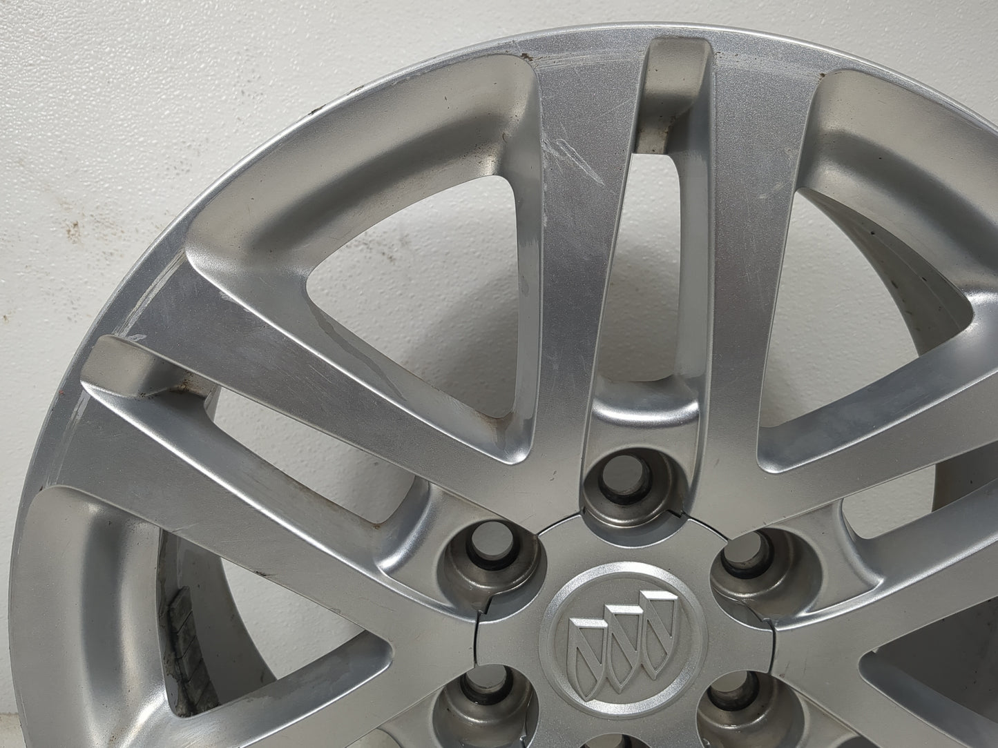 2015 Buick Enclave Oem Wheel Rim 5000471 - Oemusedautoparts1.com