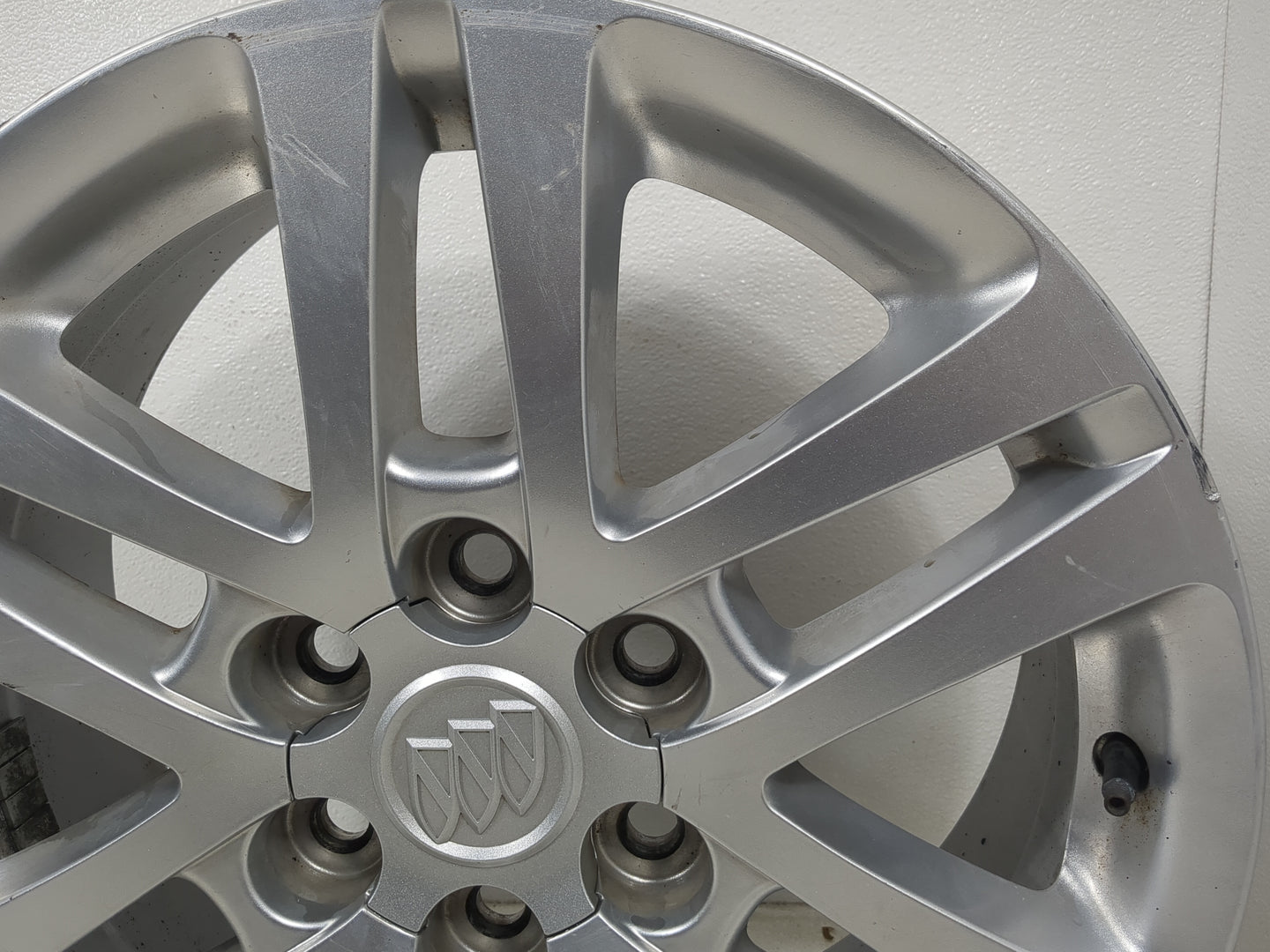 2015 Buick Enclave Oem Wheel Rim 5000471 - Oemusedautoparts1.com