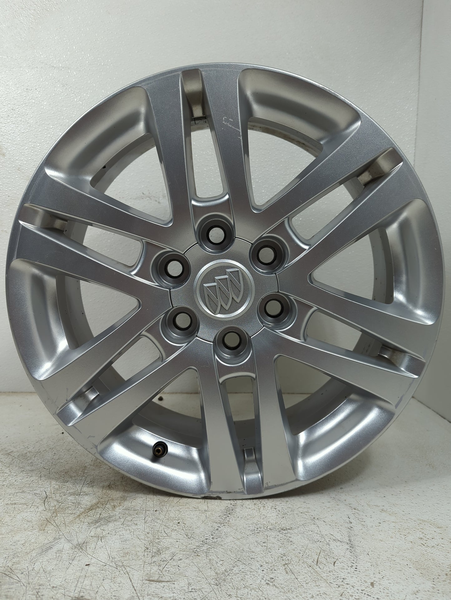 2015 Buick Enclave Oem Wheel Rim 5000472 - Oemusedautoparts1.com