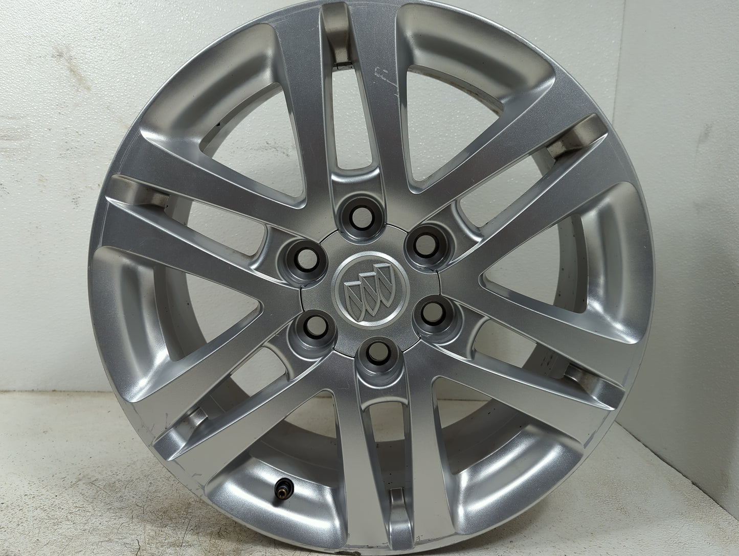 2015 Buick Enclave Oem Wheel Rim 5000472 - Oemusedautoparts1.com