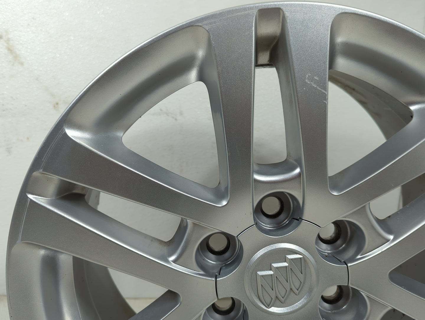 2015 Buick Enclave Oem Wheel Rim 5000472 - Oemusedautoparts1.com