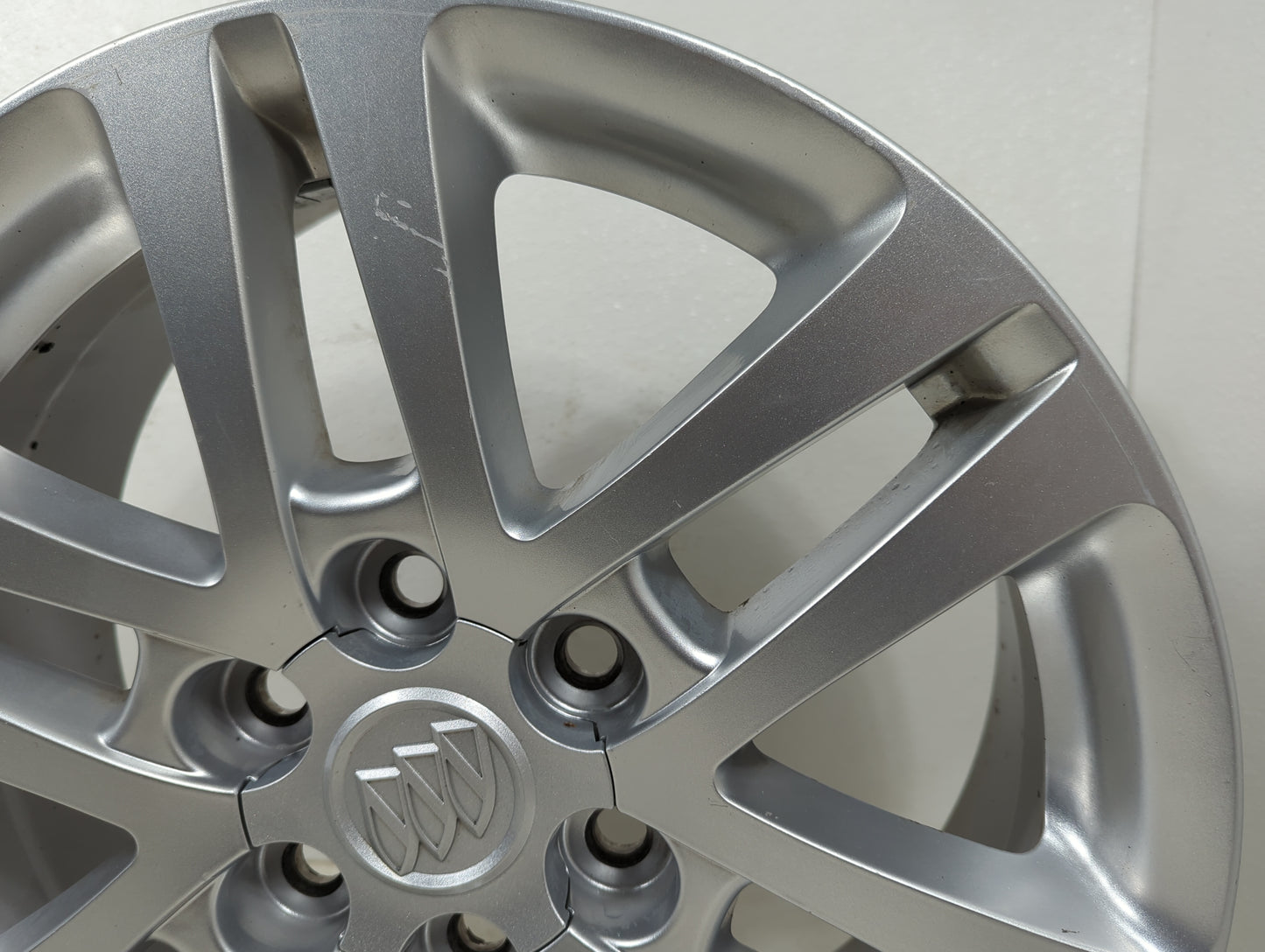 2015 Buick Enclave Oem Wheel Rim 5000472 - Oemusedautoparts1.com