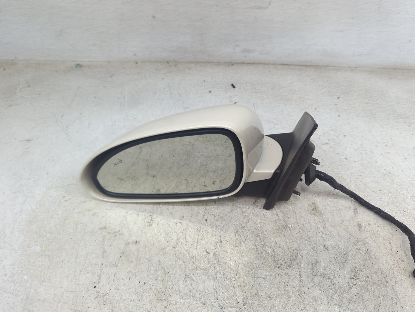 2013-2017 Buick Enclave Driver Side View Mirror - Left Door Mirror OEM Used - Oemusedautoparts1.com