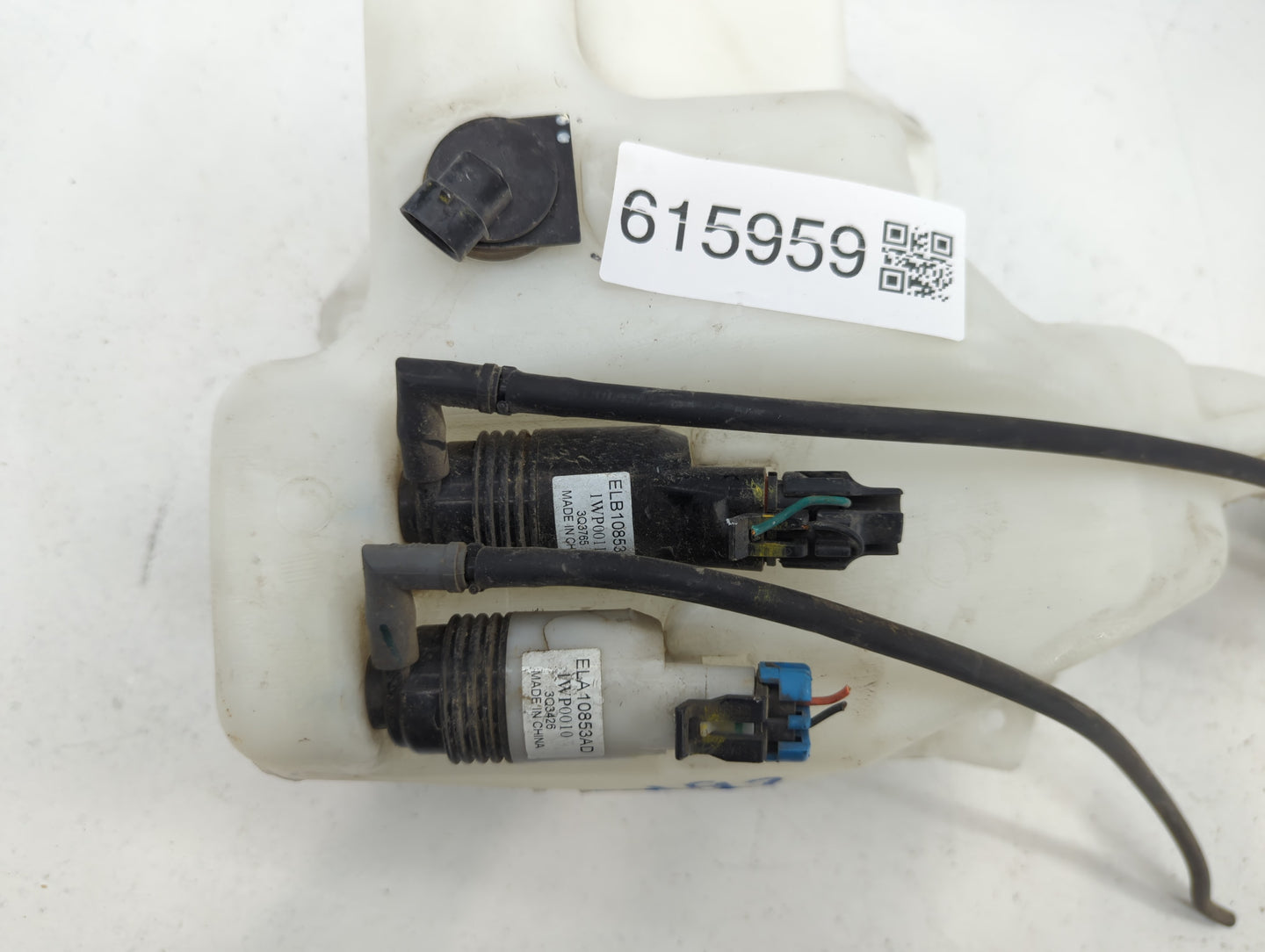 2010-2017 Buick Enclave Windshield Washer Fluid Reservoir Bottle 615959 - Oemusedautoparts1.com