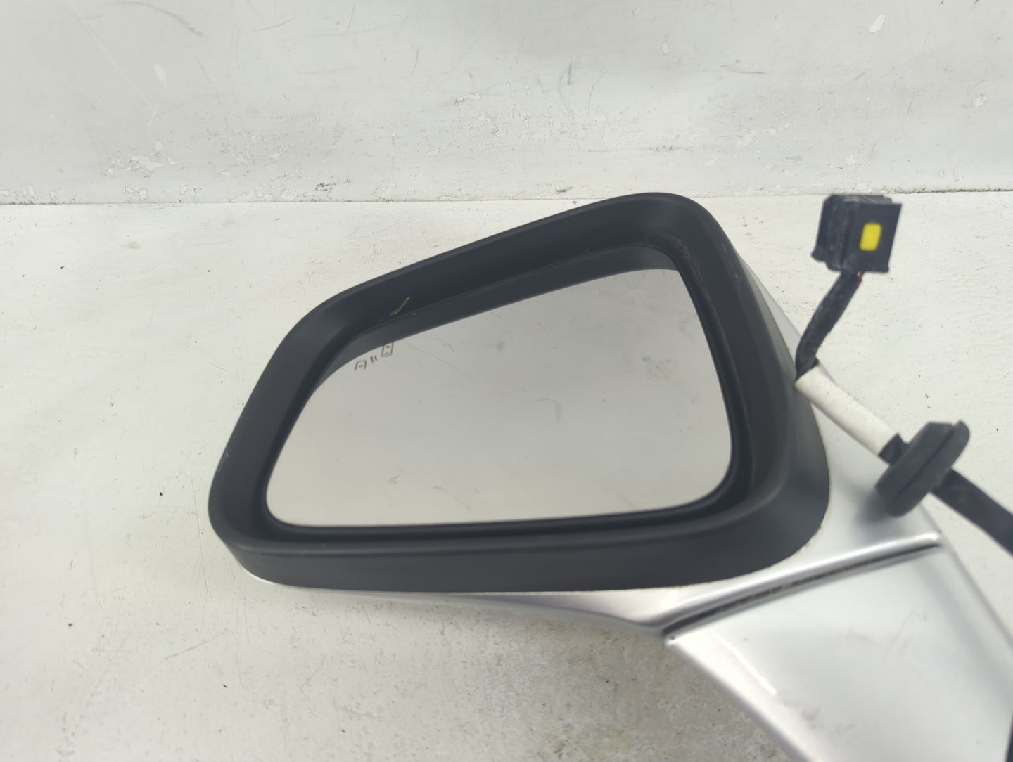 2014-2016 Buick Encore Driver Side View Mirror - Left Door Mirror OEM Used - Oemusedautoparts1.com