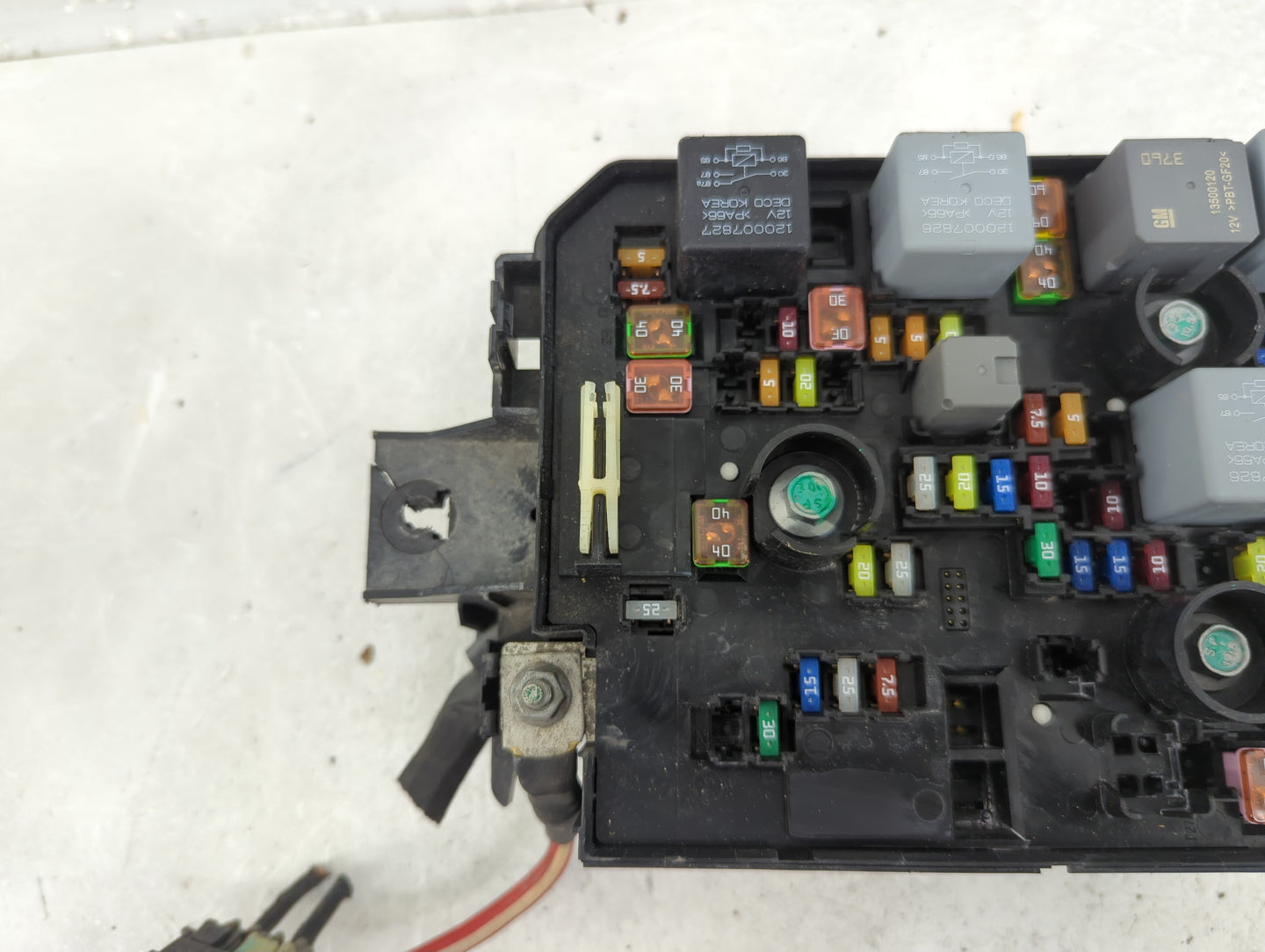 2015-2016 Buick Encore Fusebox Fuse Box Panel Relay Module P/N:94520906 Fits Fits 2015 2016 OEM Used Auto Parts - Oemusedaut